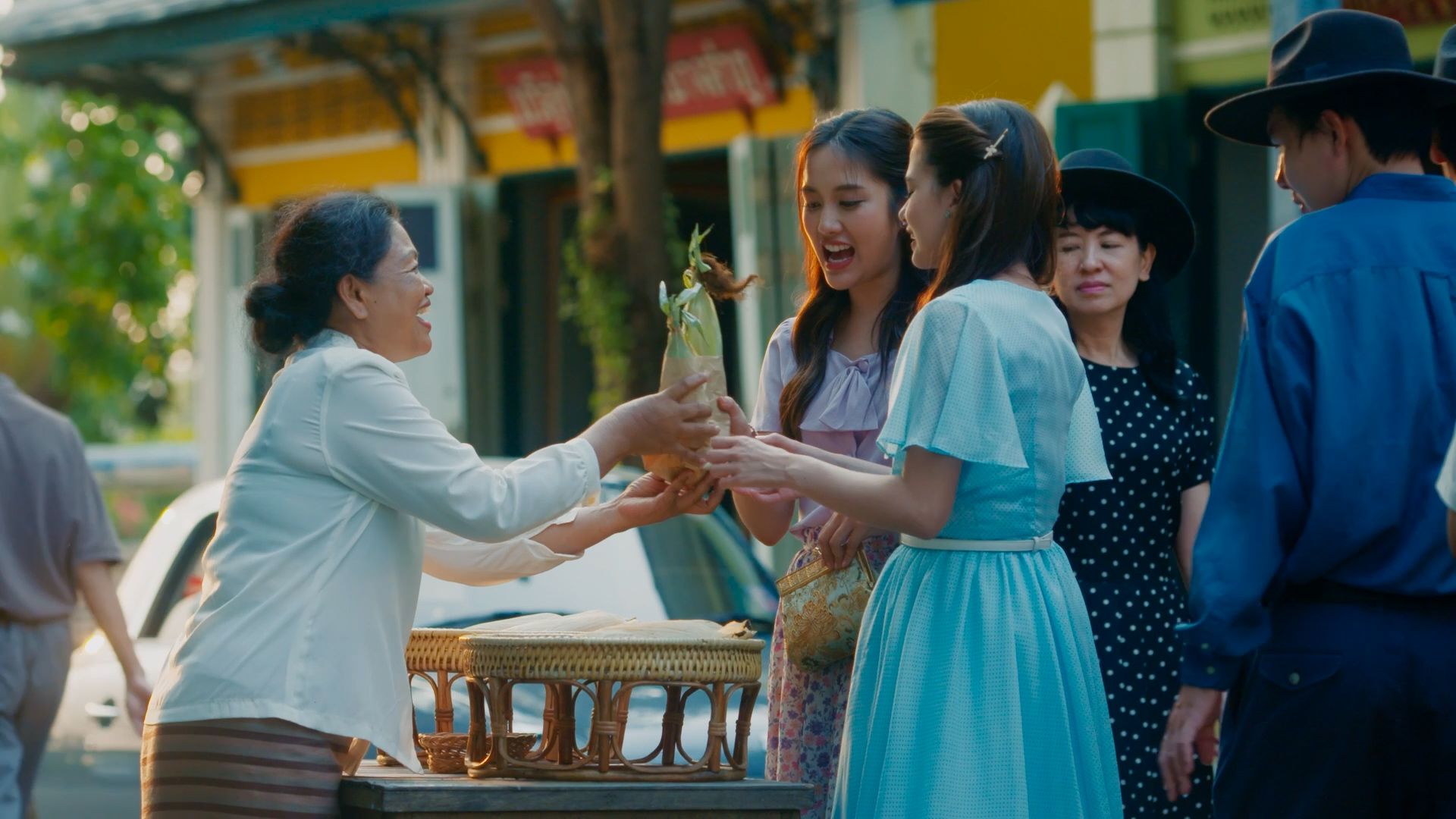 1920x1080 รวมรูปภาพของ เรื่องย่อ ปิ่นภักดิ์ (The Loyal Pin) EP.6 ท่านหญิงอนิล - คุณปิ่น ตกเป็นของกันและกัน รูปที่ 2 จาก 5