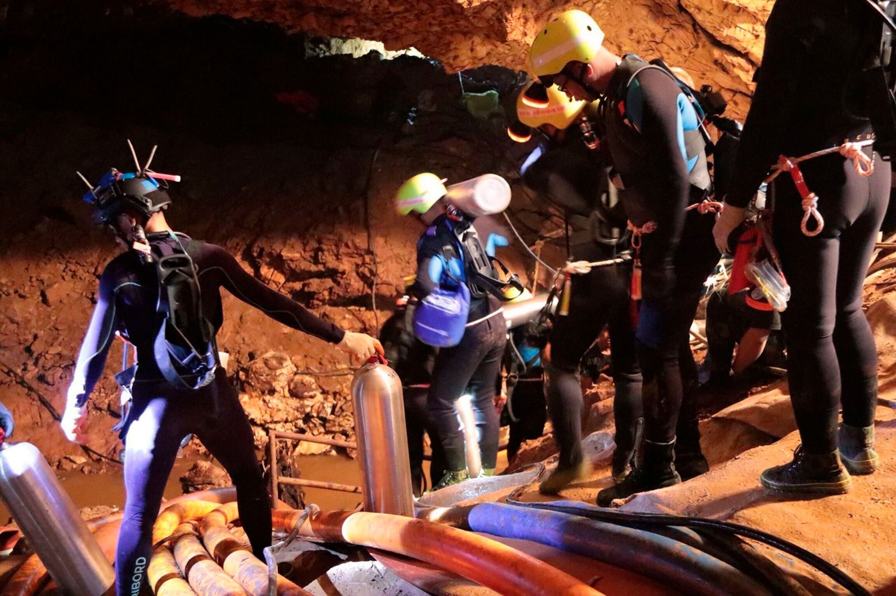 3072x2045 Meet the team of cave divers, National Geographic 2019 Adventurer of the Year