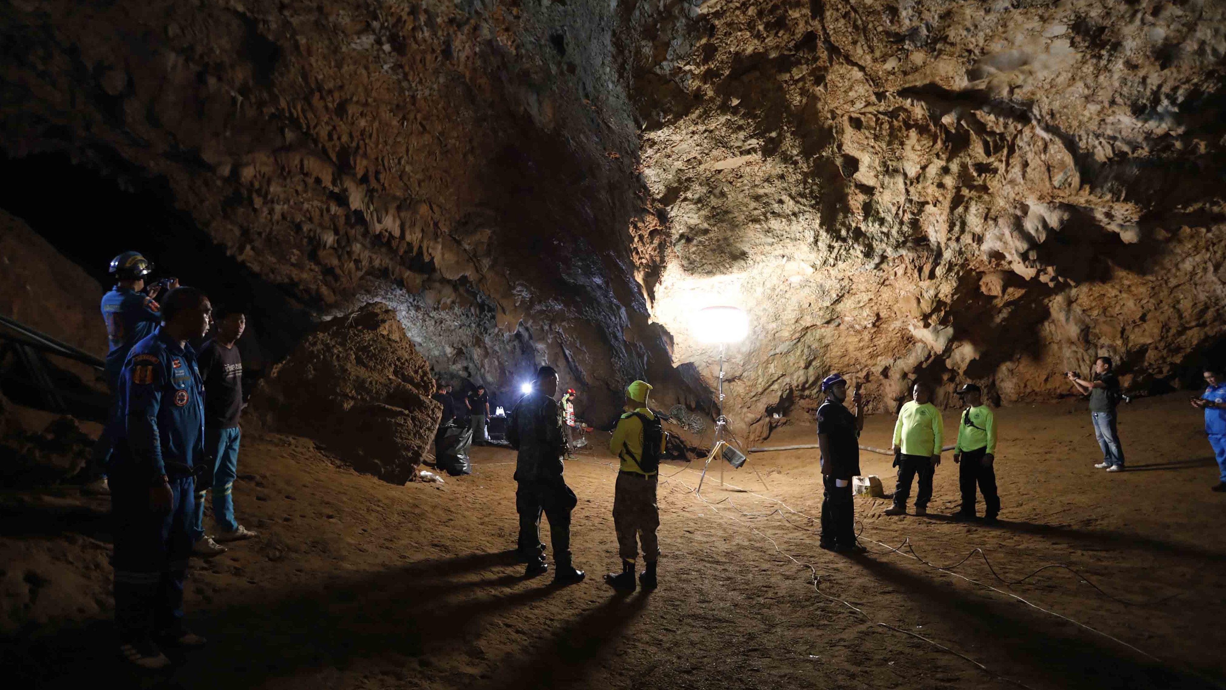 4039x2273 Search continues for teens trapped in cave