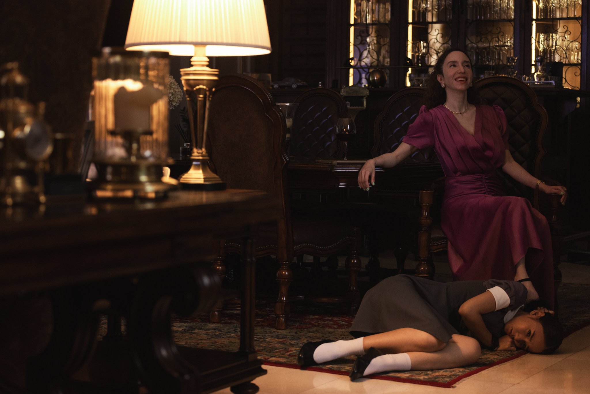 2048x1366 Master of the House (TV Mini Series 2024)