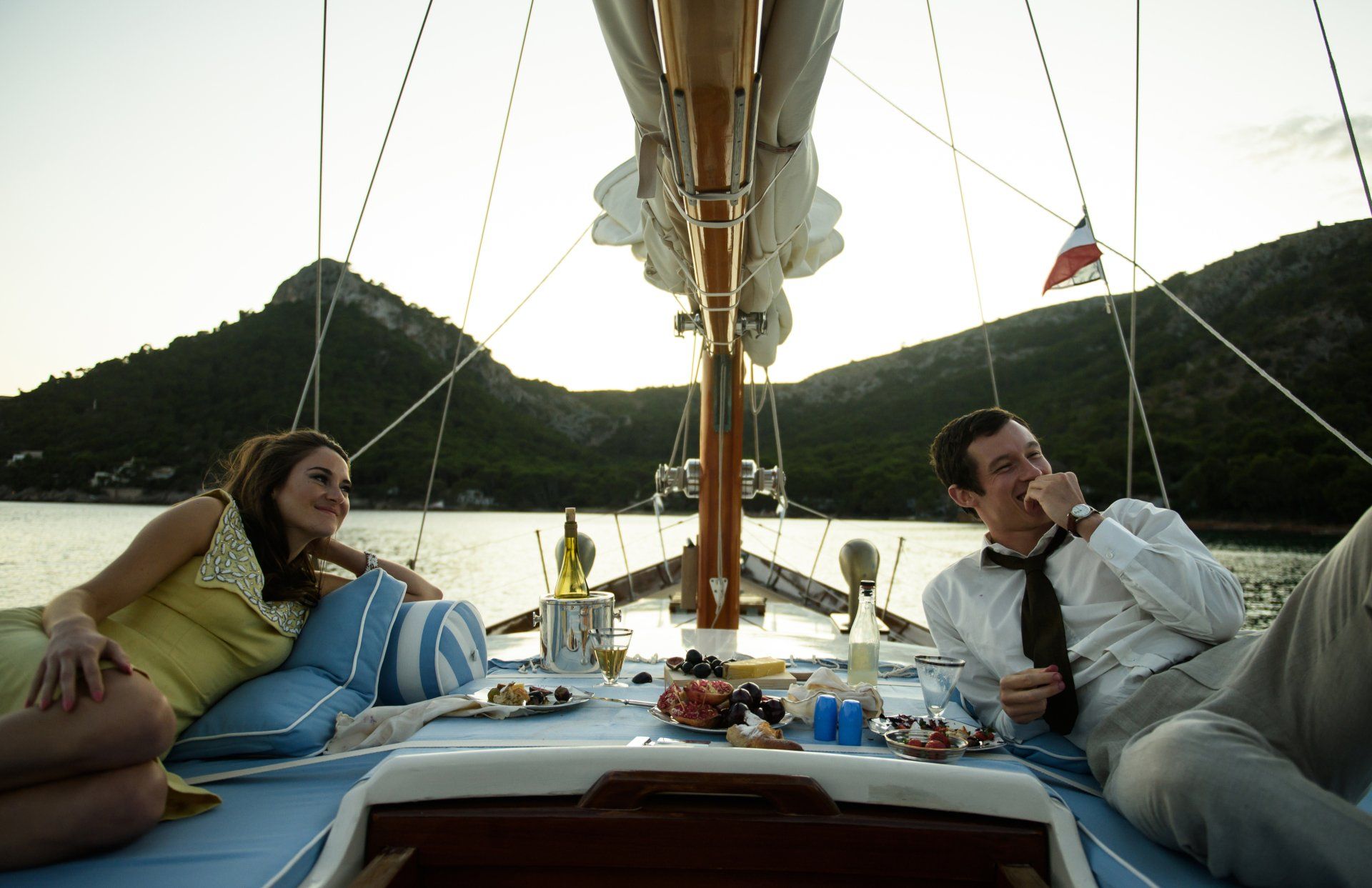 1920x1243 Download Callum Turner Shailene Woodley Movie Last Letter From Your Lover 4k Ultra HD Wallpaperx2485