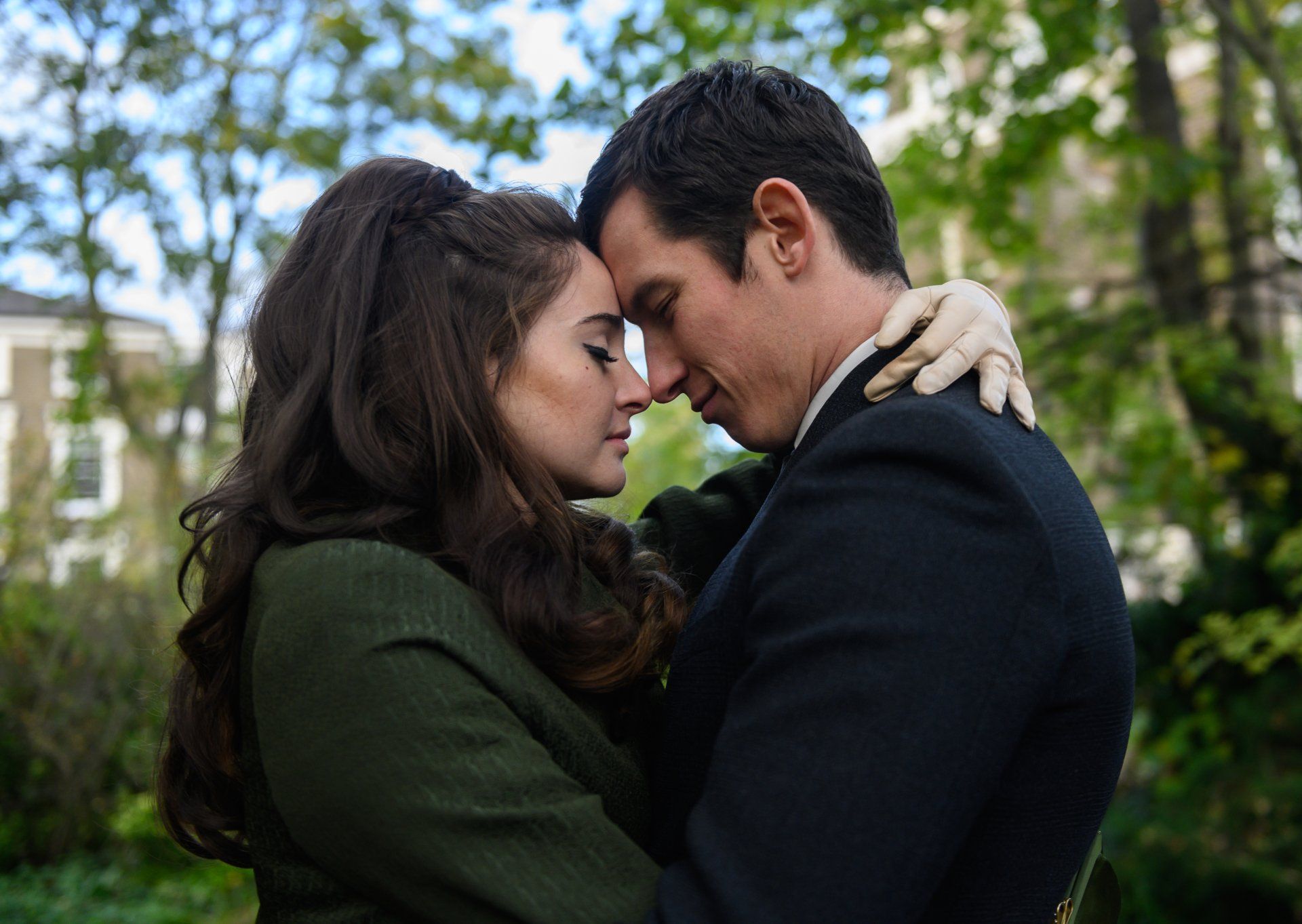 1920x1363 Download Callum Turner Shailene Woodley Movie Last Letter From Your Lover 4k Ultra HD Wallpaperx2726