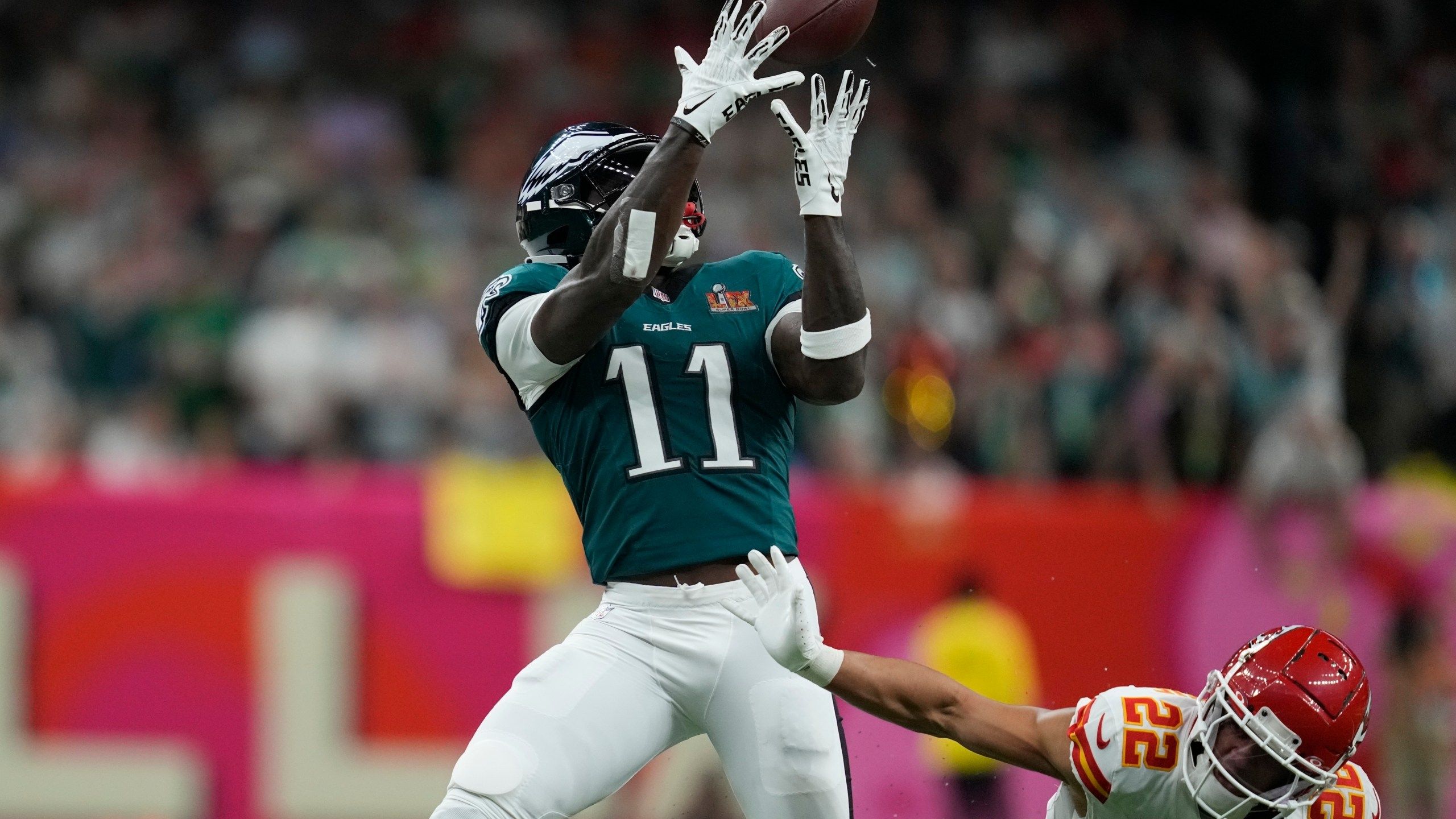 2560x1440 Officials' calls prove not to be decisive as Eagles dominate in Super Bowl. WRIC ABC 8News
