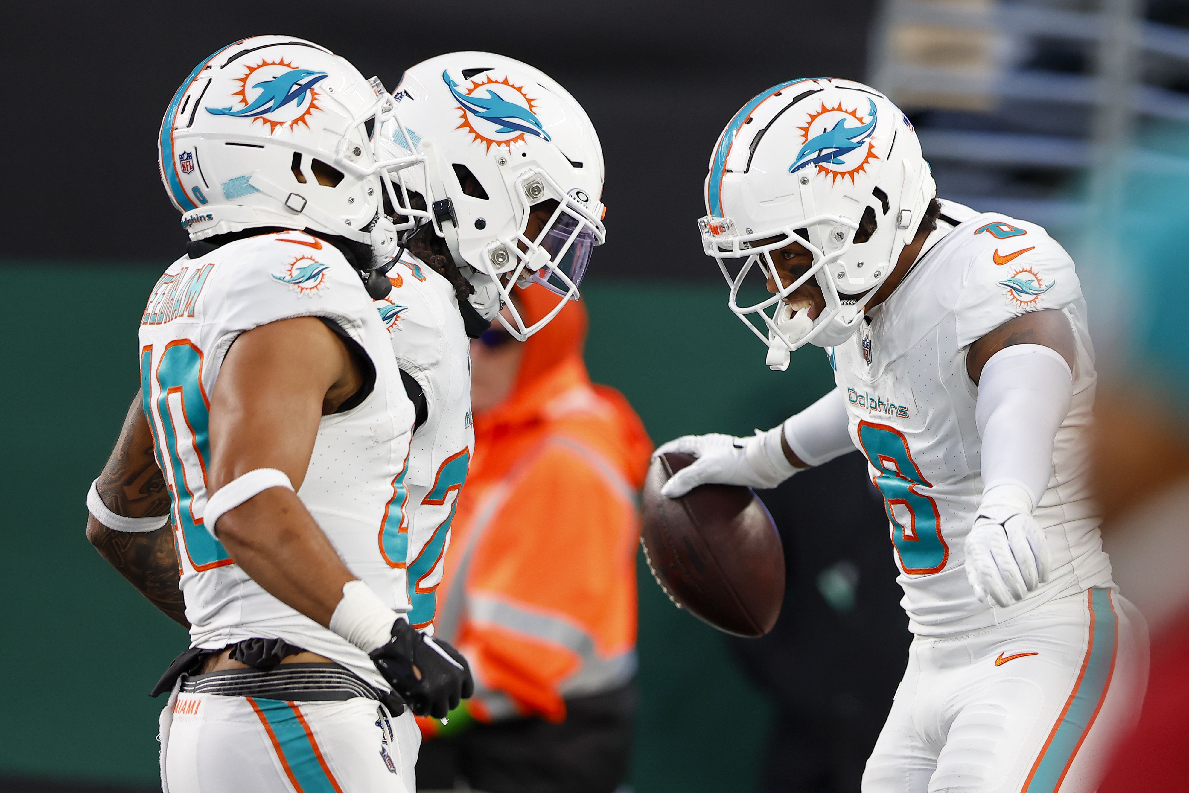3975x2651 Dolphins dominate Jets in first Black Friday game