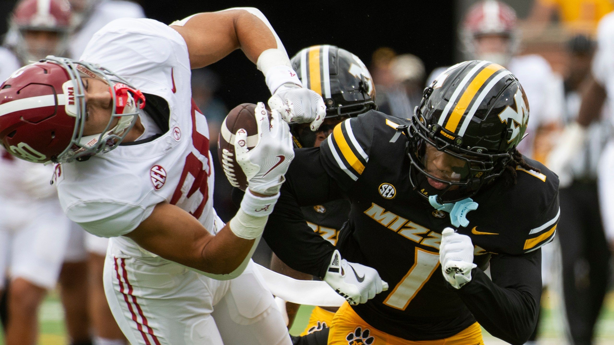 2560x1440 Ty Simpson Shines As No. 8 Alabama Edges No. 14 Missouri 27 24 To Push Winning Streak To 5