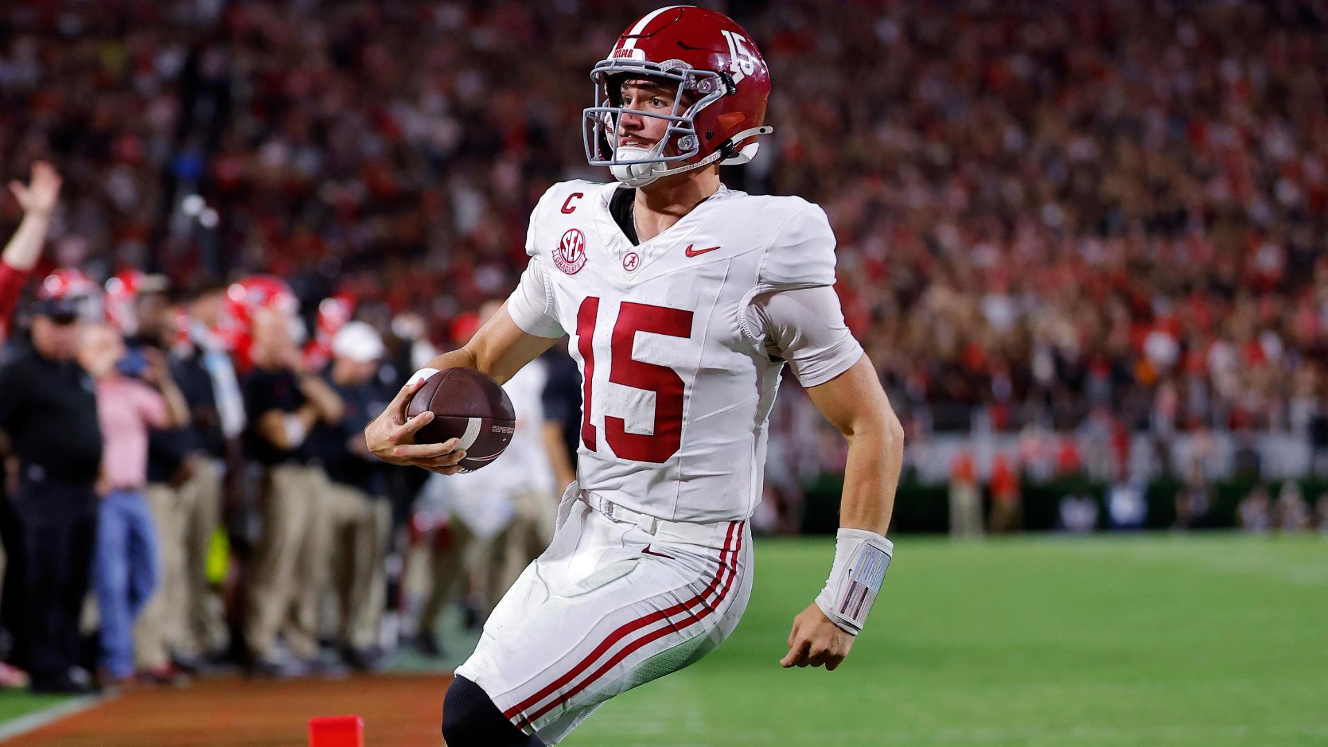 1920x1080 Ty Simpson keeps it for an Alabama TD before the half