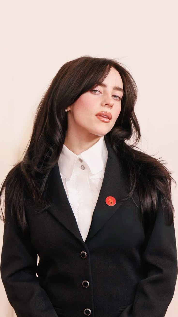 736x1308 Wallpaper Billie Eilish Oscar 2024