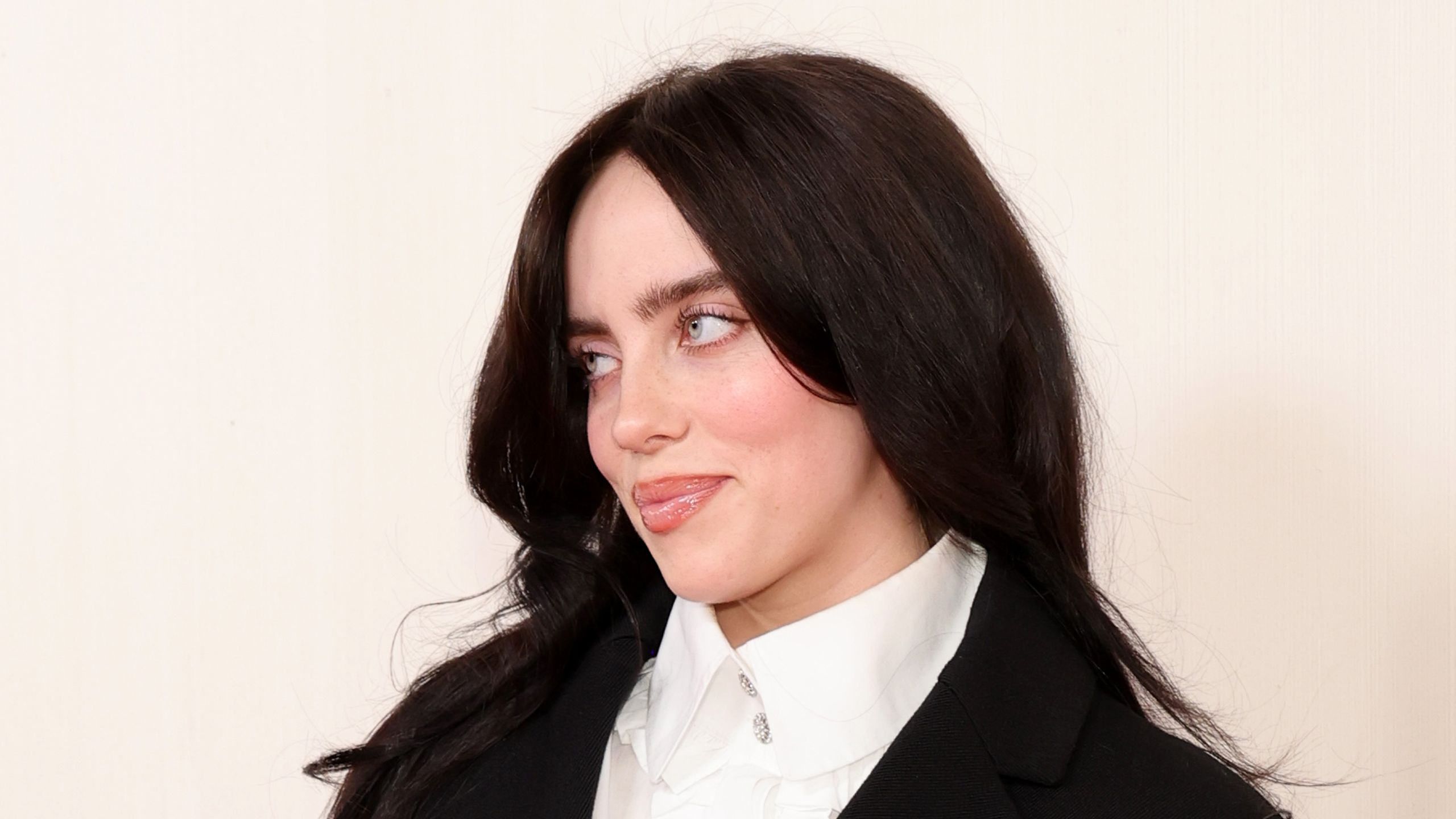 2560x1440 Billie Eilish Serves School Girl Chic at the Oscars 2024 Red Carpet