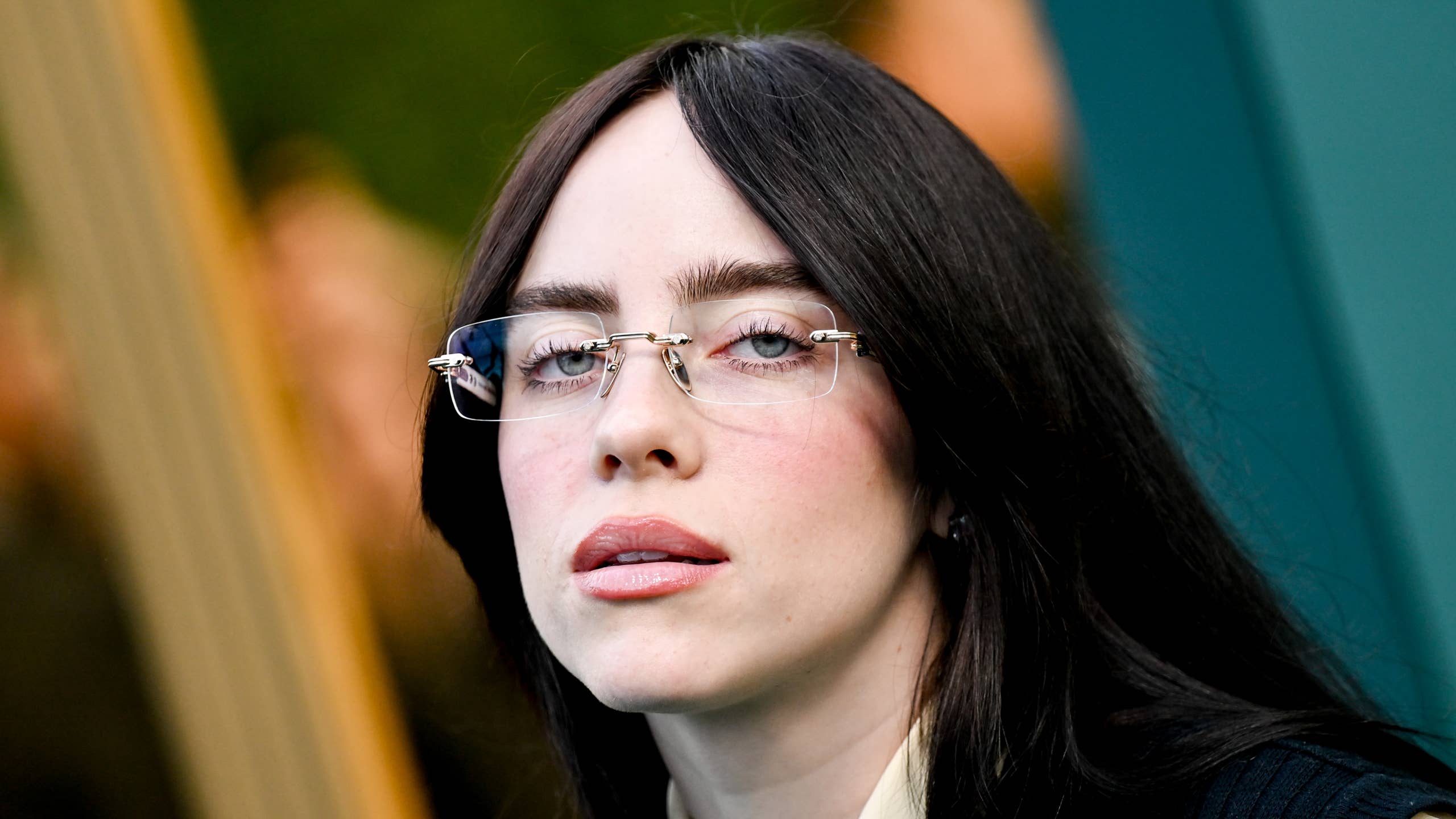2560x1440 Billie Eilish Rocks Rare Full Glam Look At 2024 Oscars