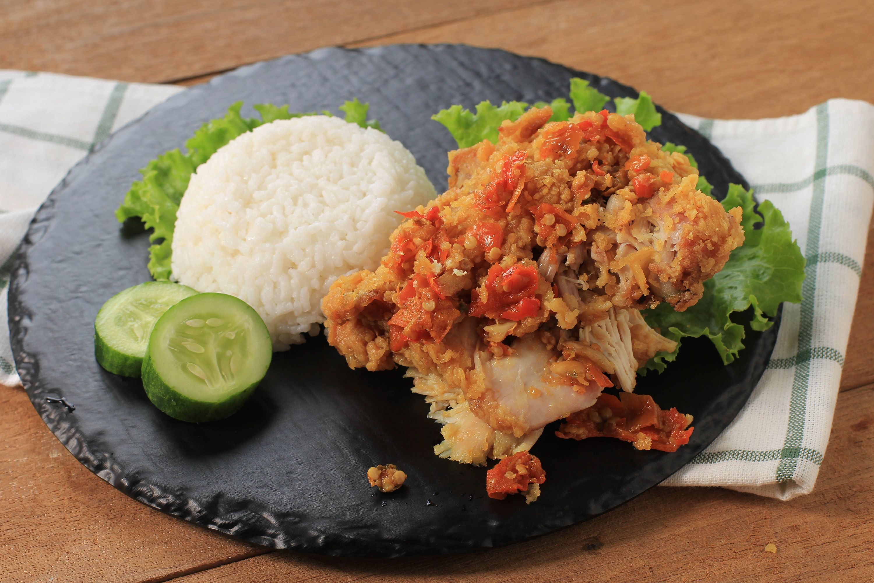 3000x2000 Ayam Geprek. Traditional Fried Chicken Dish From Yogyakarta, Indonesia