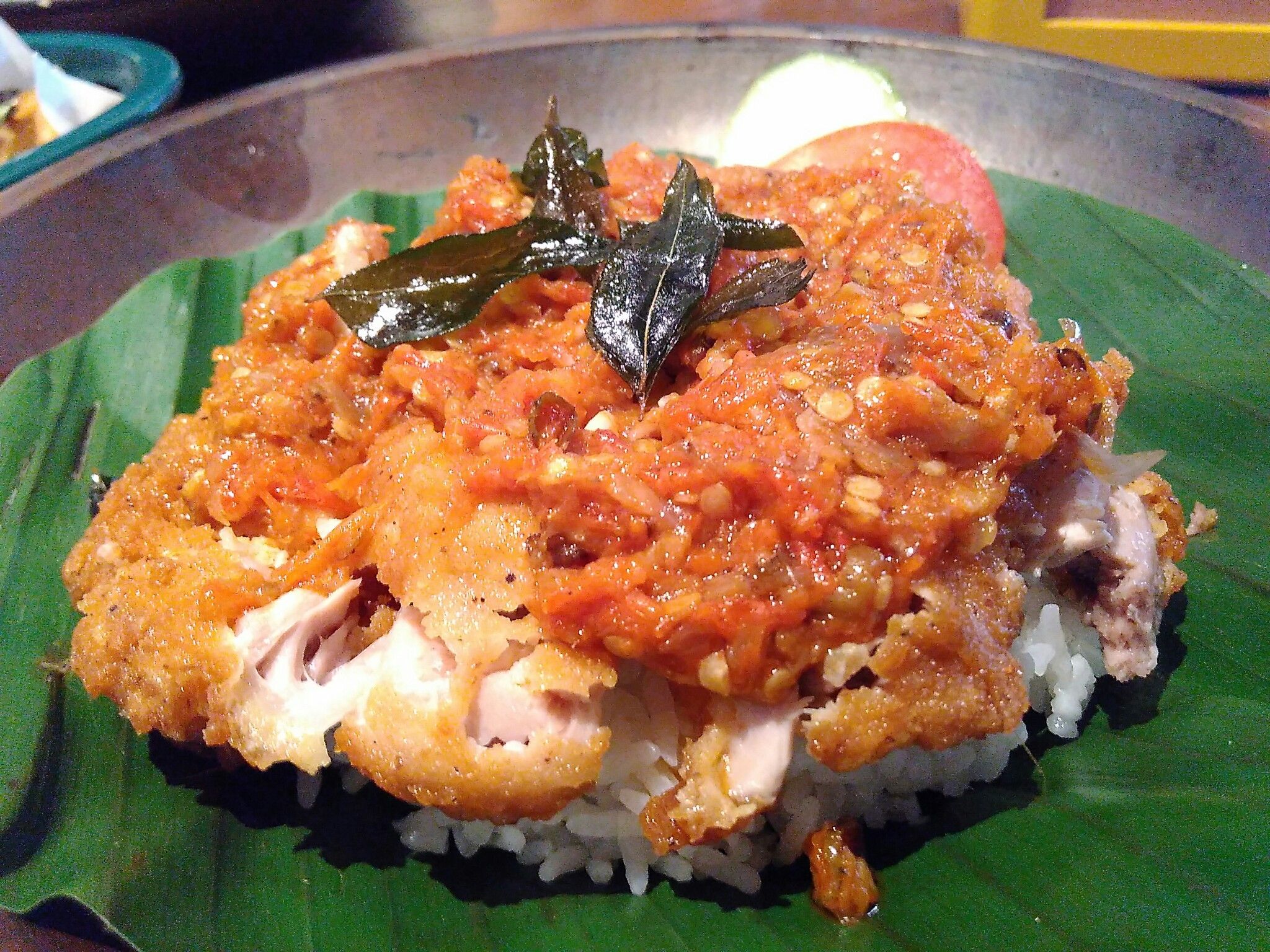 2048x1536 Pedas Gurih Ayam Geprek di The Peoples Cafe
