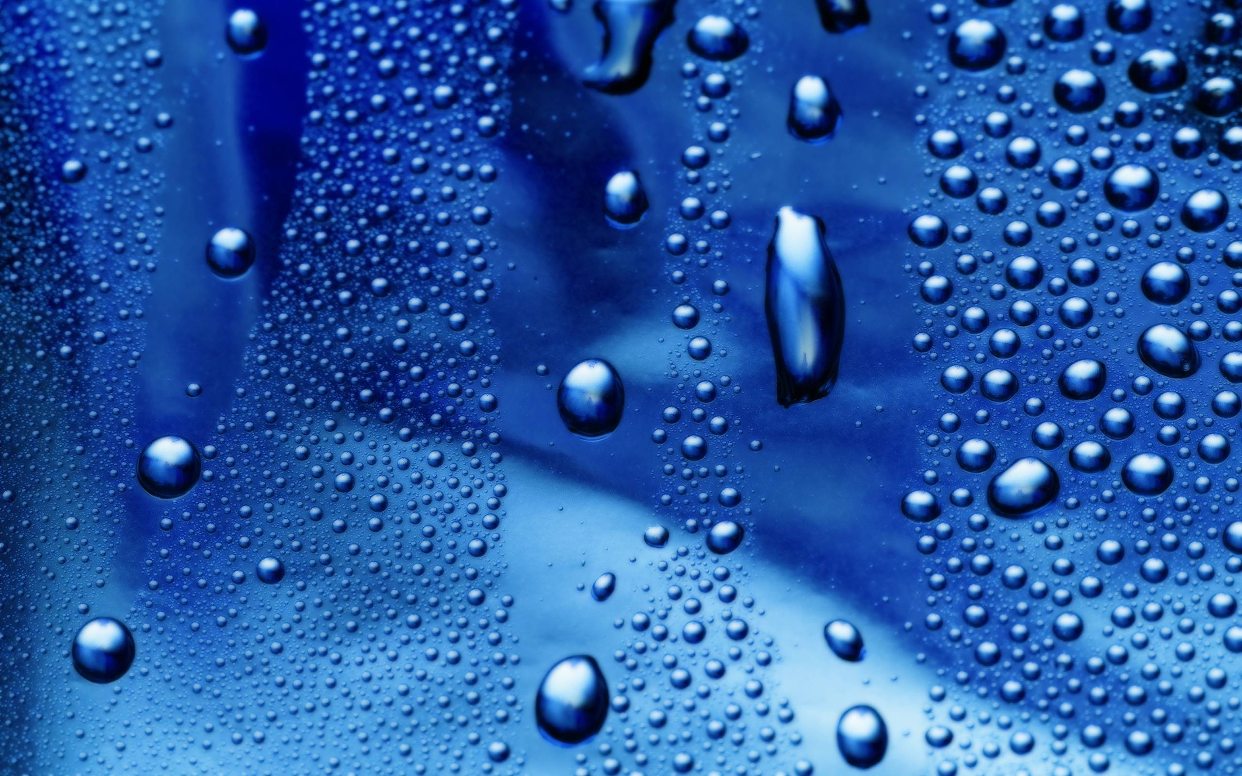 2560x1600 Glass With Drops Of Water FREE Picture