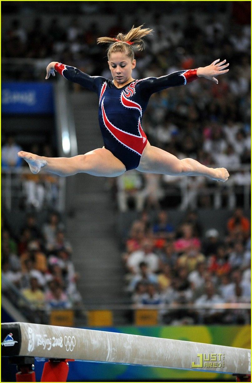807x1222 Shawn Johnson is Gold Glorious. Just Jared News, Entertainment News & Photo