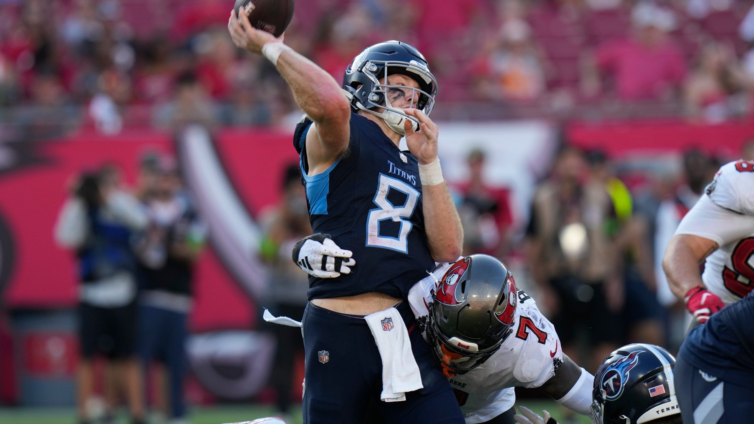 2560x1440 Will Levis looks like a rookie, struggles against pass rush in Titans' loss to Buccaneers