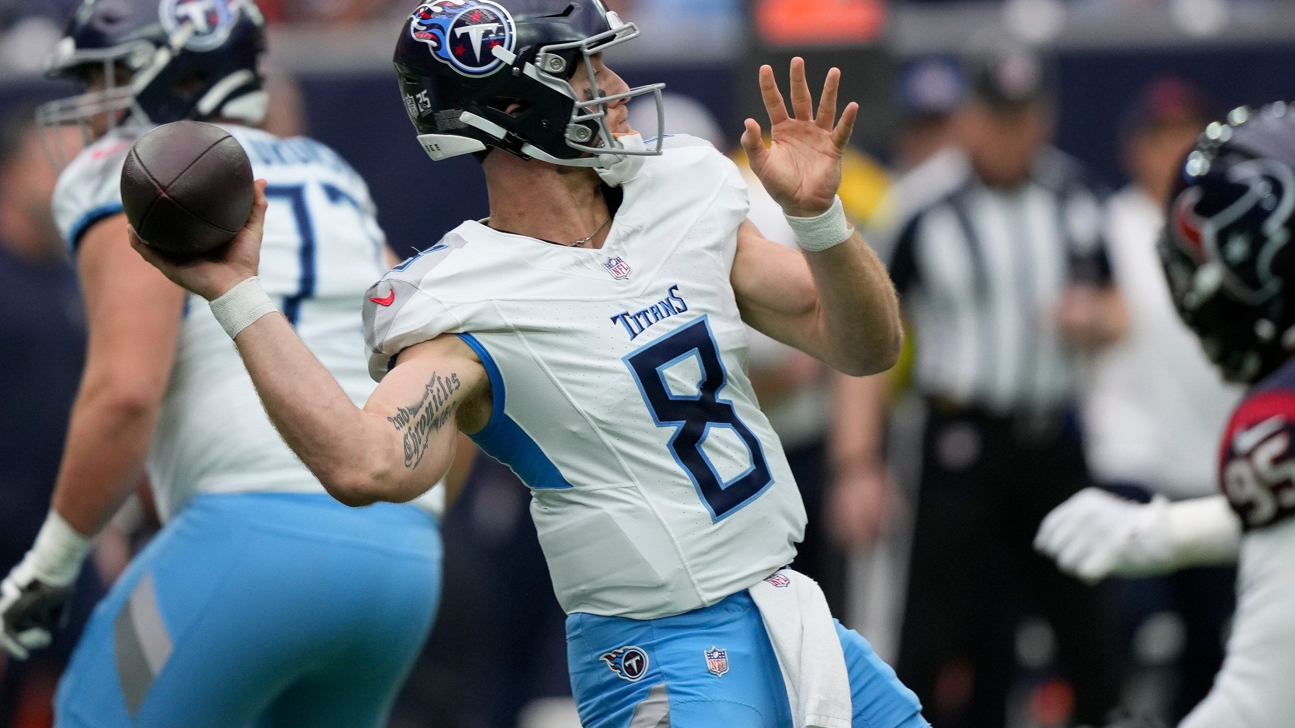 2560x1440 Titans QB Will Levis leaves Sunday's game against Texans with foot injury
