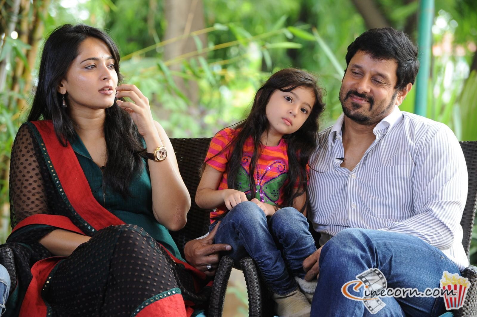 1600x1065 Free Picture photography, Download Portrait Gallery: Deiva thirumagal movie stills, Deiva thirumagal actree anushka image for free, Free anushka image on Deiva thirumagan film, Deiva thirumagan movie stills, Vikram image from Deiva thirumagan
