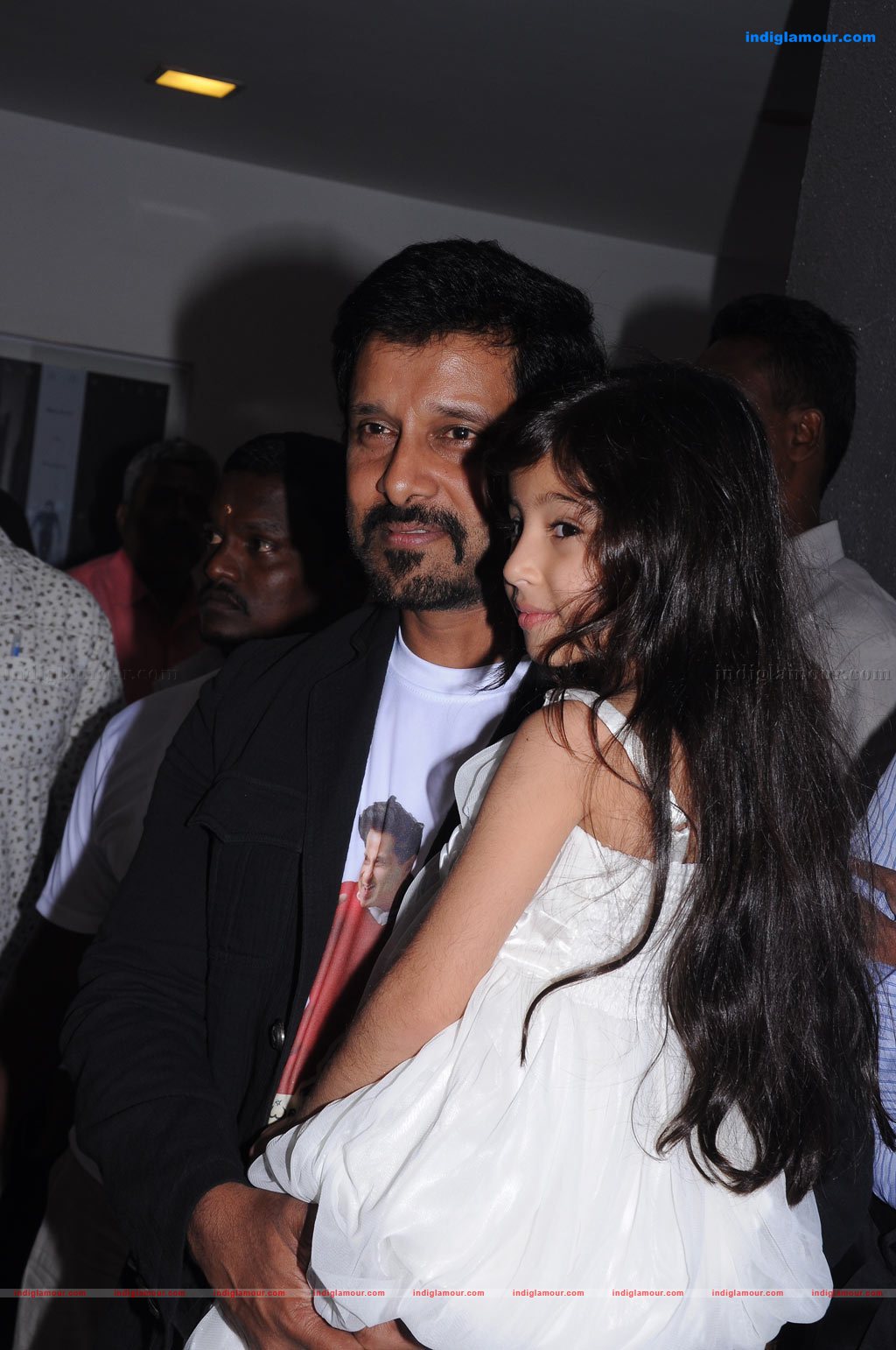 1024x1542 Deiva Thirumagal Press Show Photo HD Photo, Stills