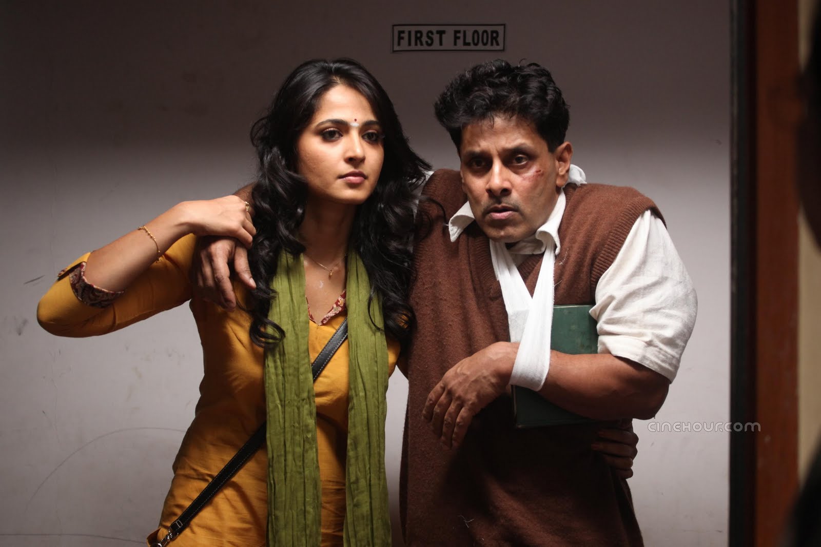 1600x1067 Free Picture photography, Download Portrait Gallery: Deiva thirumagal movie stills, Deiva thirumagal actree anushka image for free, Free anushka image on Deiva thirumagan film, Deiva thirumagan movie stills, Vikram image from Deiva thirumagan