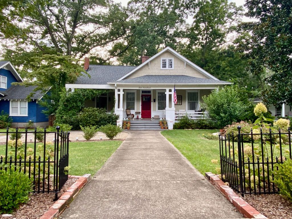 1024x768 A Picket Fence for My Front Lawn Curb Appeal: The Special Meaning Behind the Fence