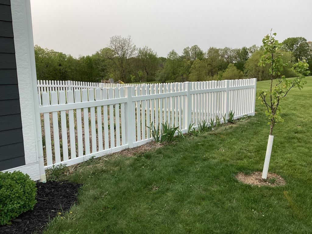 1024x768 Picket Fence Installation