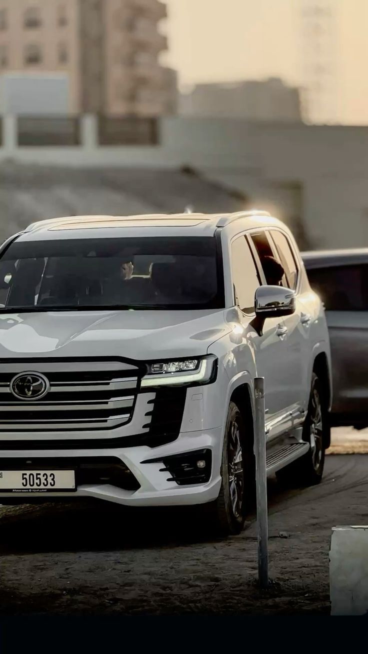 736x1308 Toyota Land Cruiser