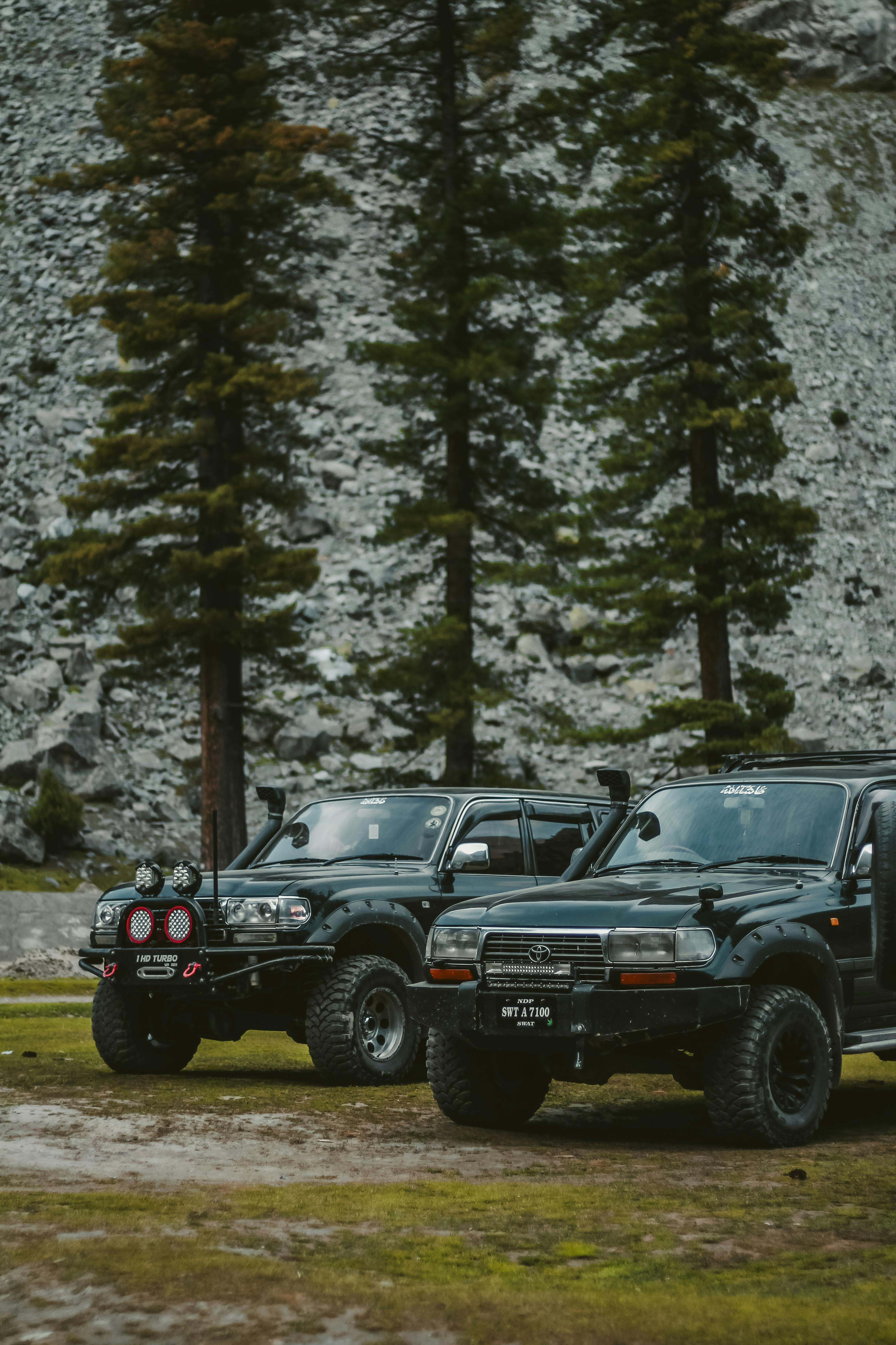 3357x5037 Land Cruiser Mobile Wallpaper