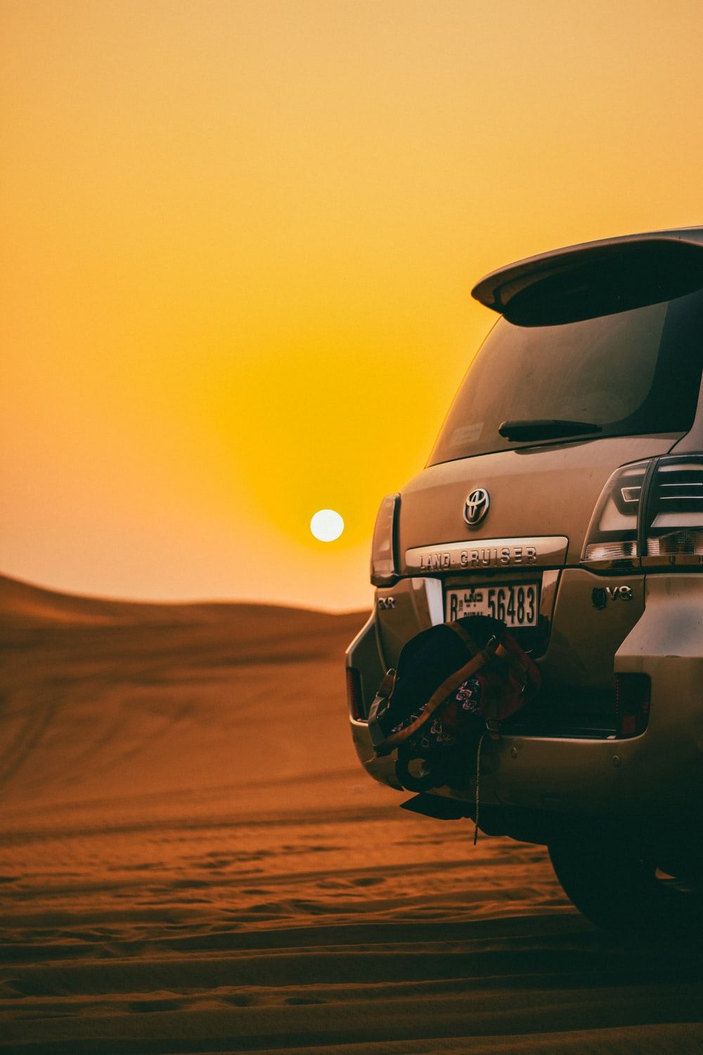 1000x1500 Series Land Cruiser Wallpaper