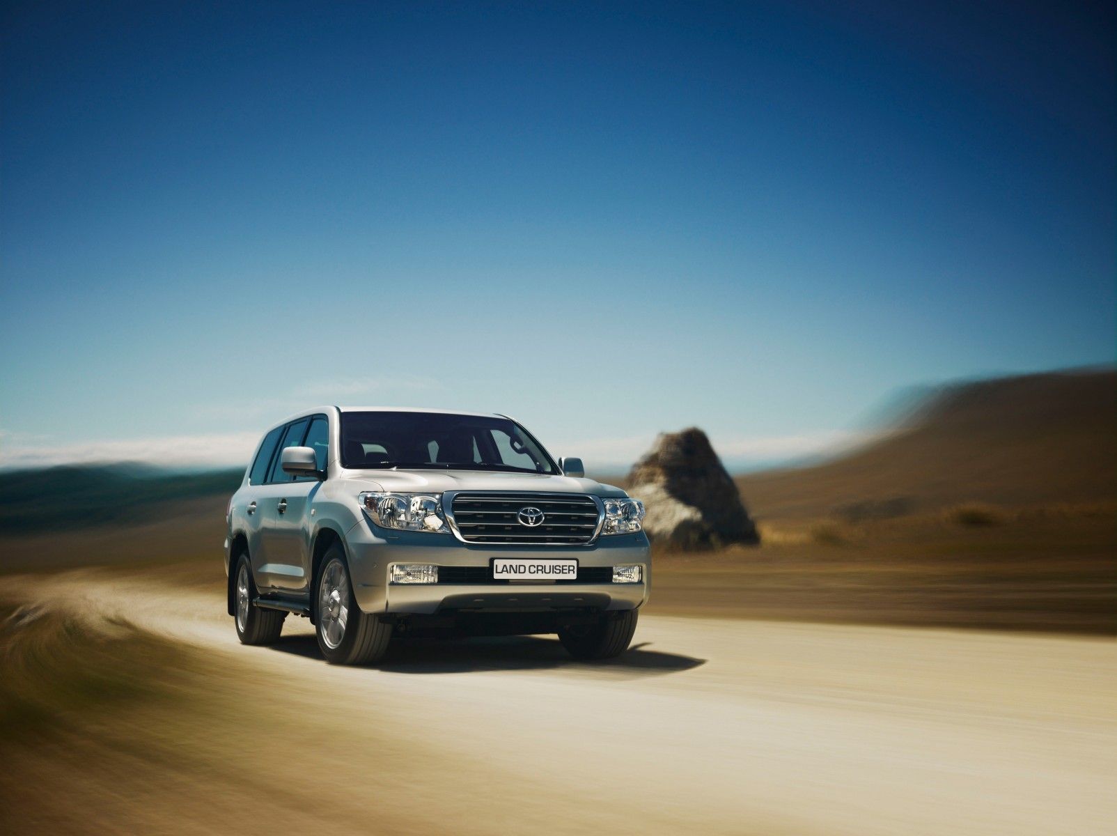 1604x1200 Land Cruiser V8