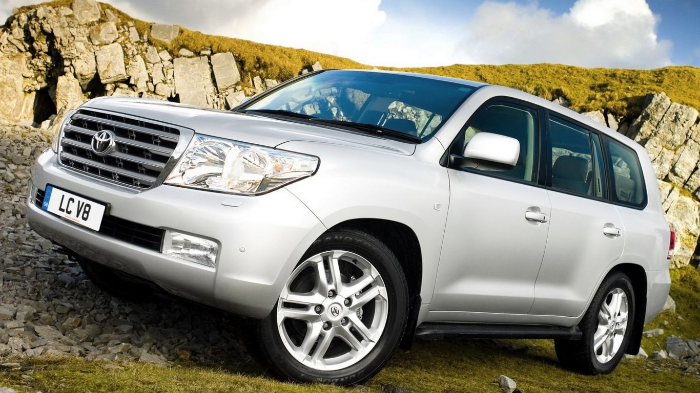 1366x768 Toyota Land Cruiser 200 Desktop wallpaper 1366x768
