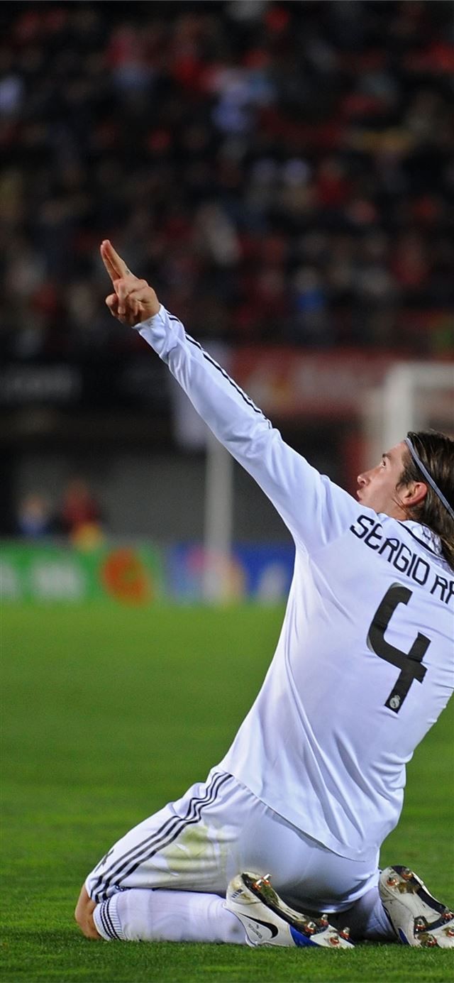 640x1385 real madrid sergio ramos ronaldo Samsung Galaxy No. iPhone 11 Wallpaper Free Download