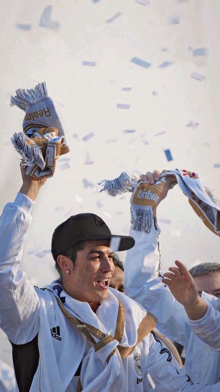 736x1308 Cristiano Ronaldo Wallpaper 2012