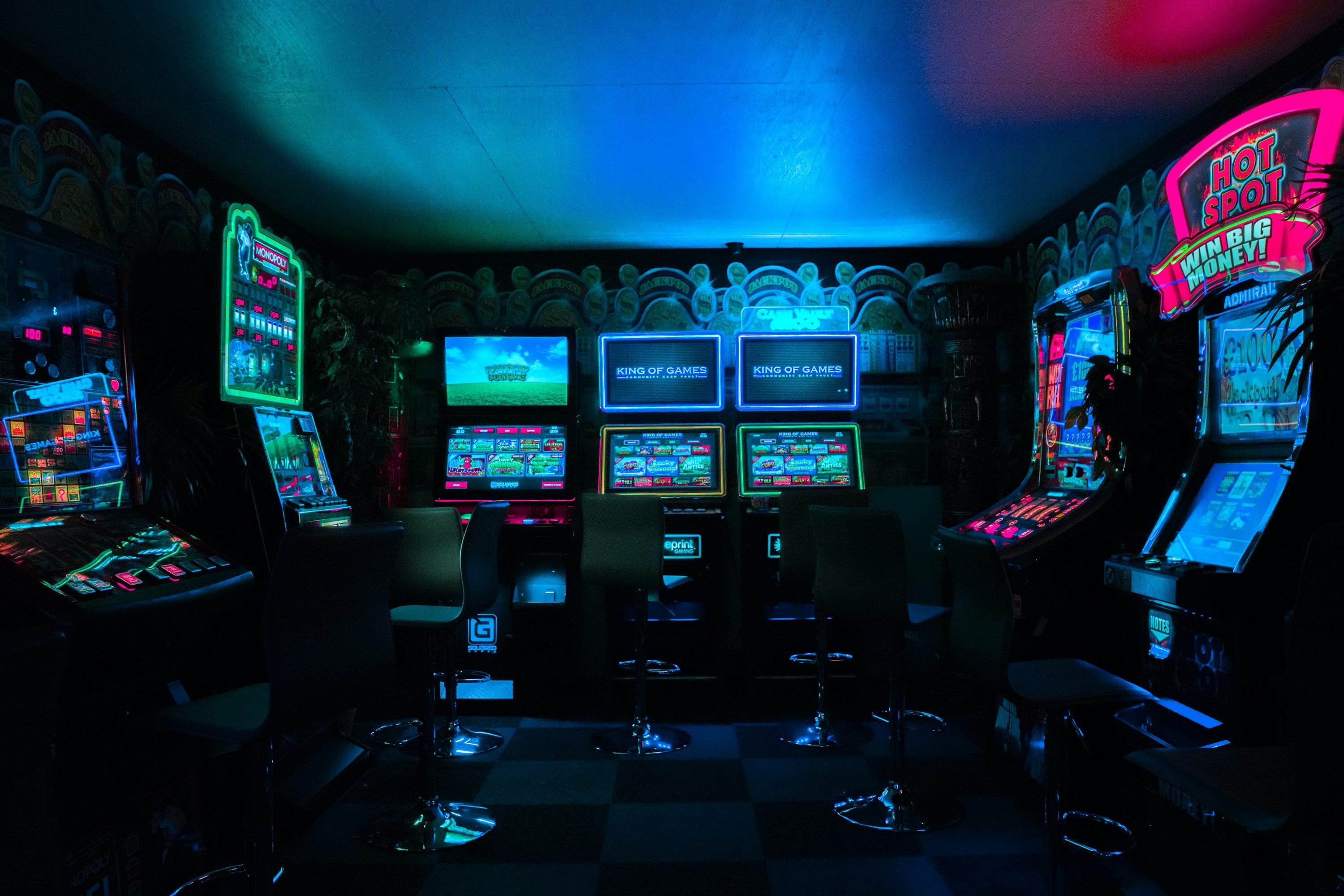 3000x2000 Gaming room with arcade machines