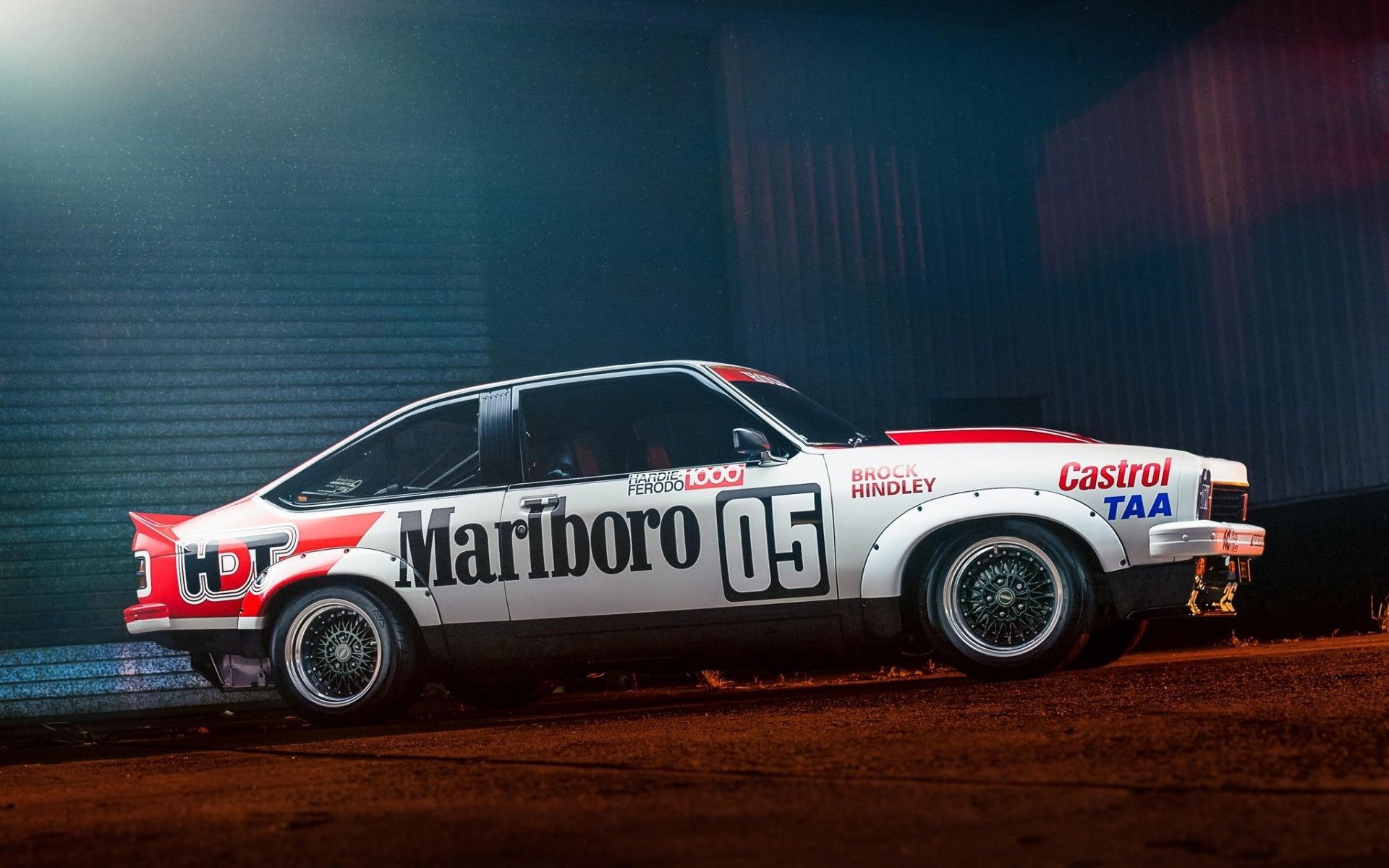 1920x1200 HD Wallpaper of a Classic Race Car: The Marlboro Legendx1200