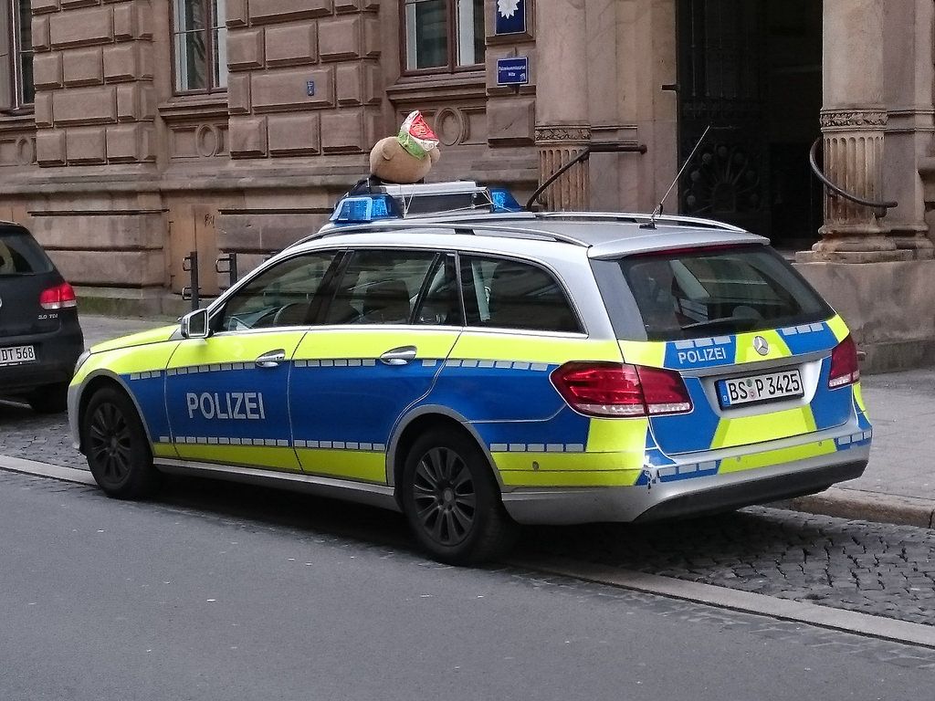 1024x768 German police