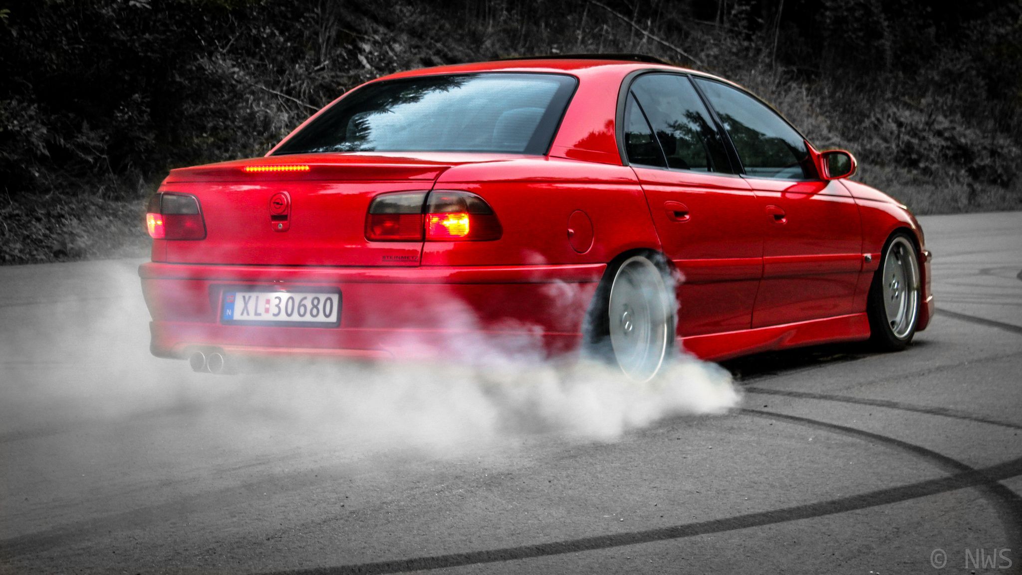 2048x1152 Opel Omega Wallpaper