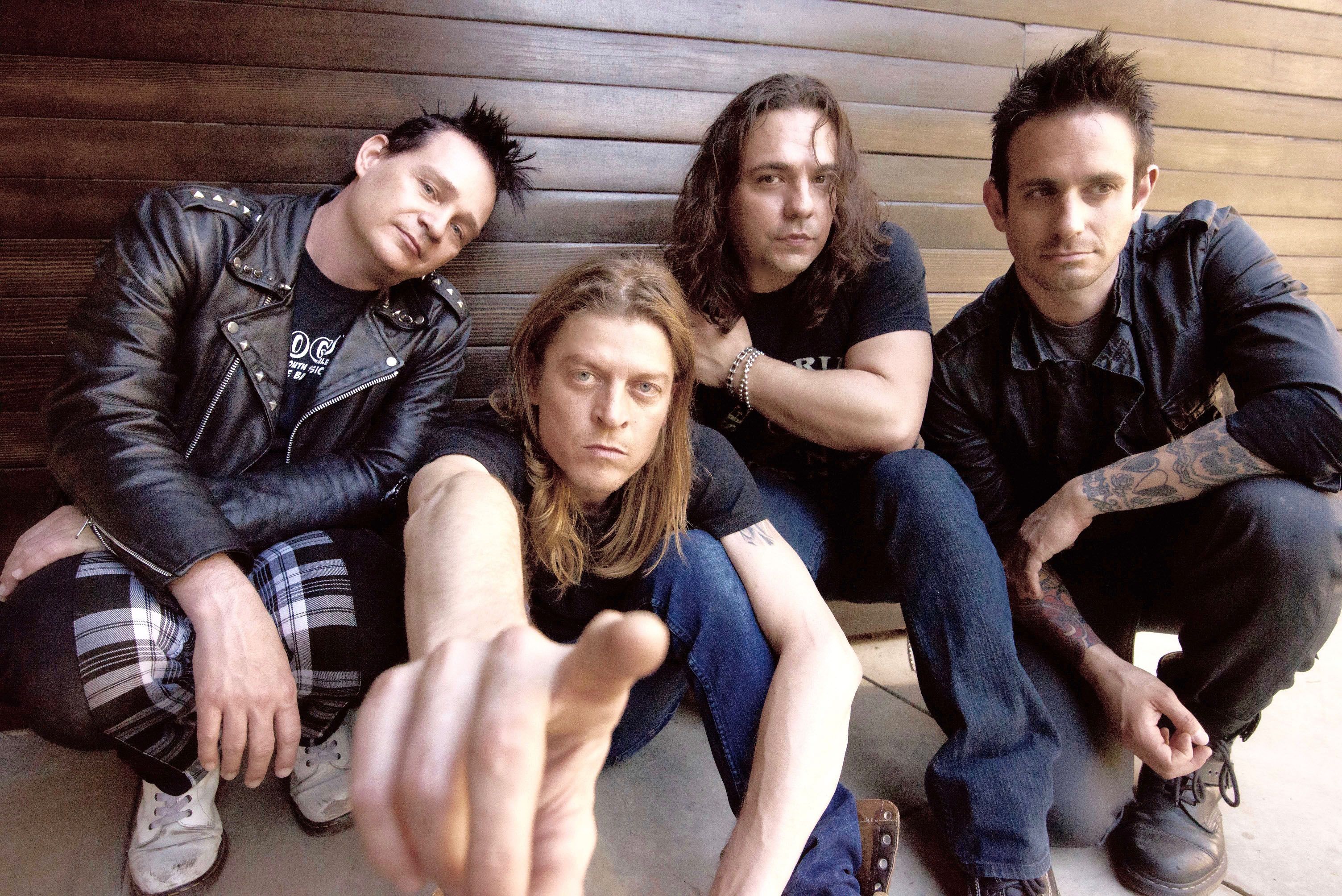 3008x2008 Puddle Of Mudd (Band) Wallpaper