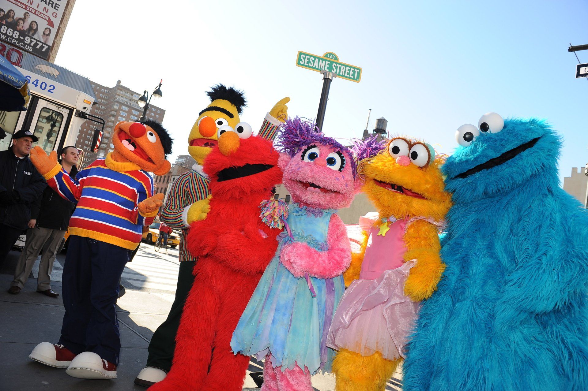1920x1278 Sesame Street Friends Unite in Vibrant 4K Ultra HD Wallpaper Showcasex2832