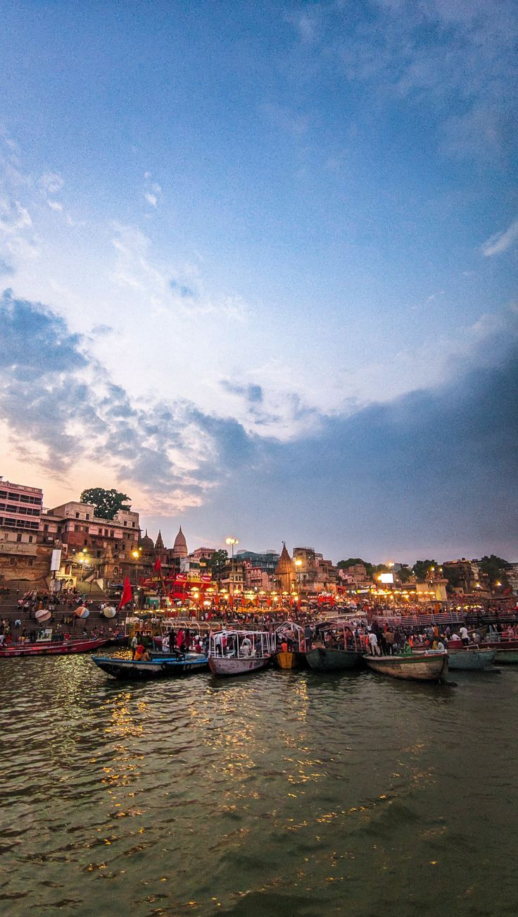 736x1301 Ghat Varanasi