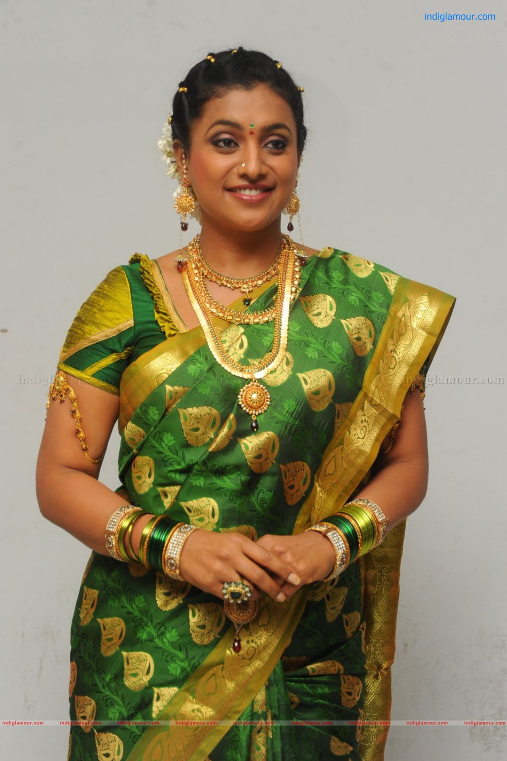 1000x1502 Actress Roja Wallpaper