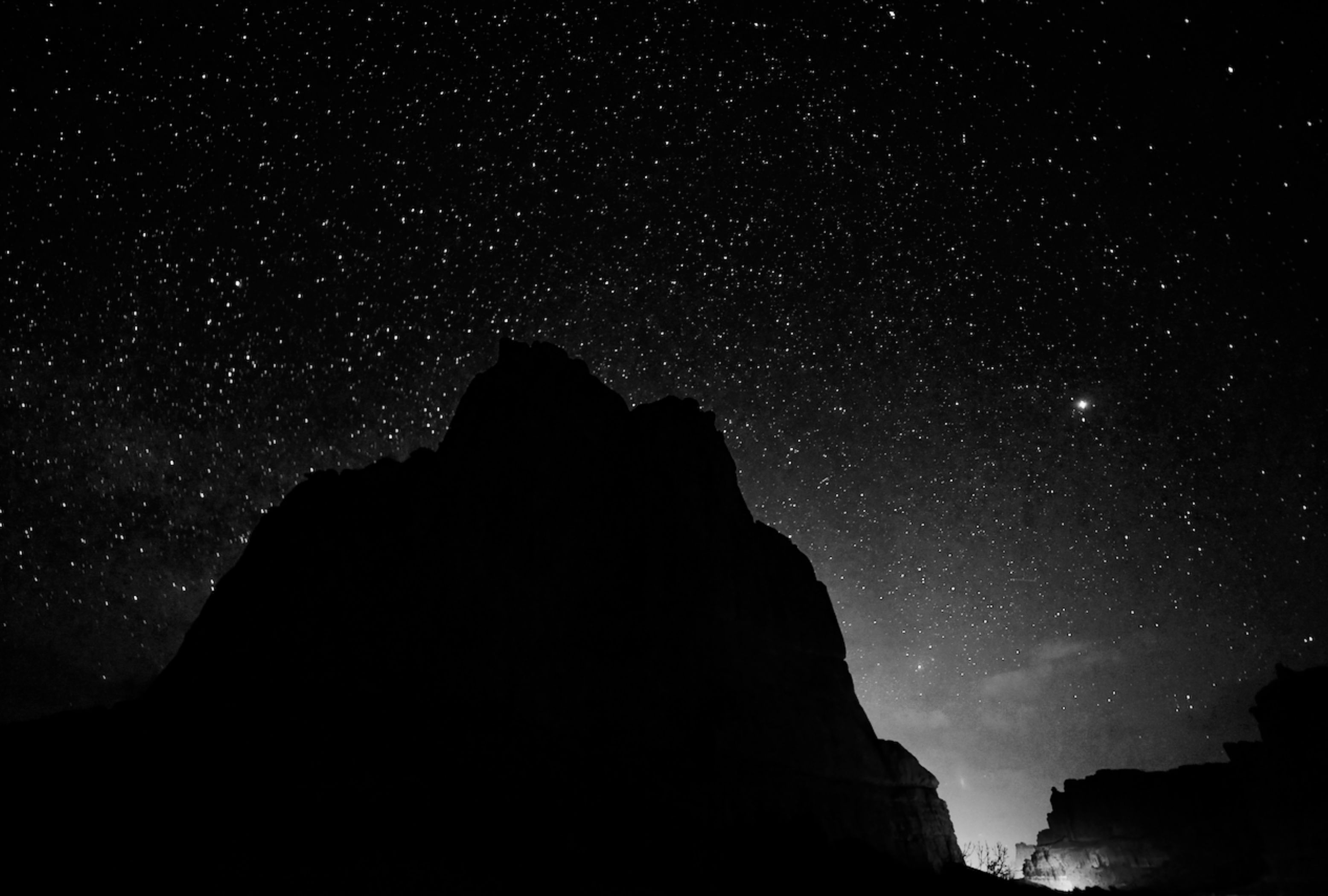 3112x2100 Silhouette of a Mountain and Stars in the Night Sky · Free