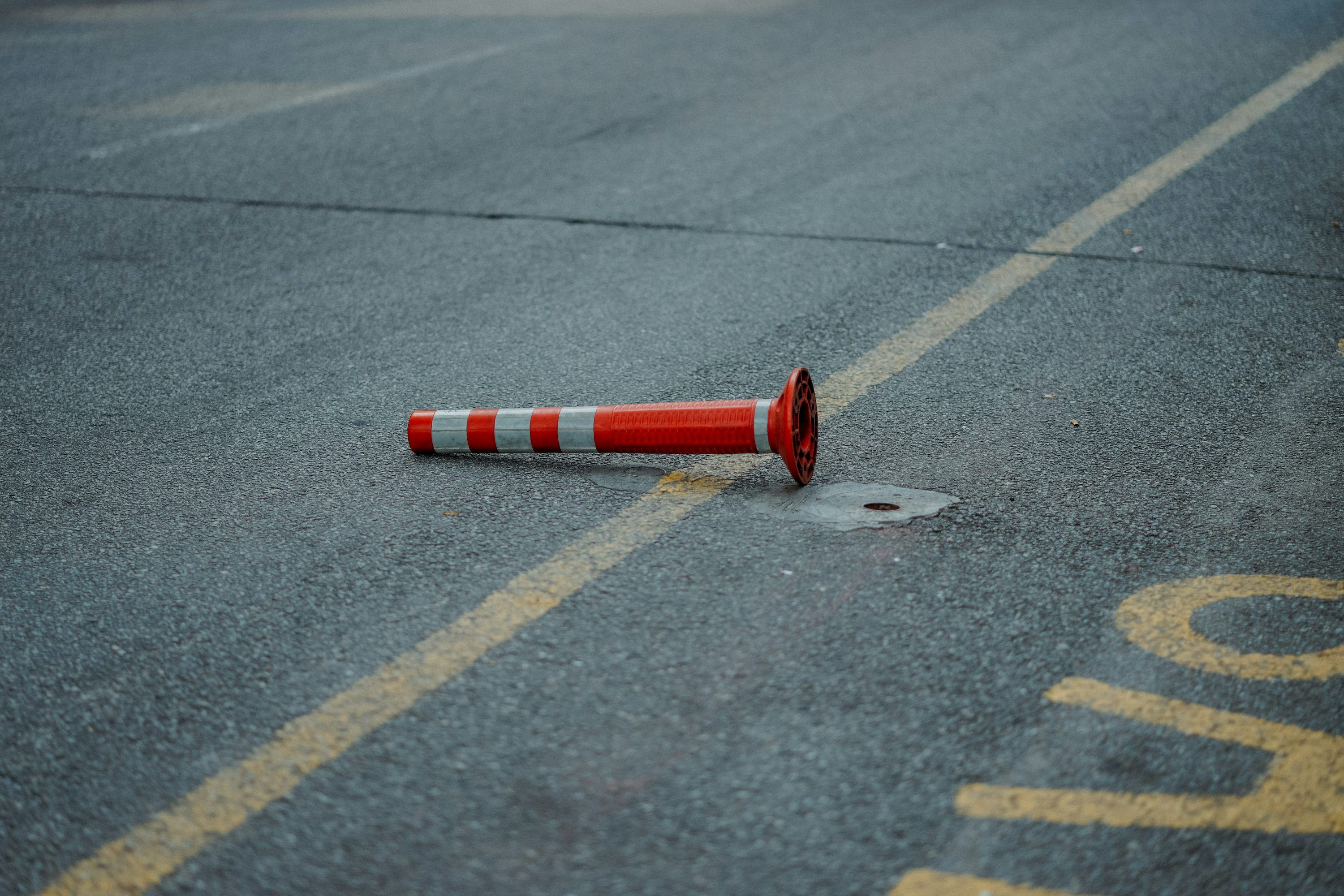 3000x2000 Red and white traffic cone