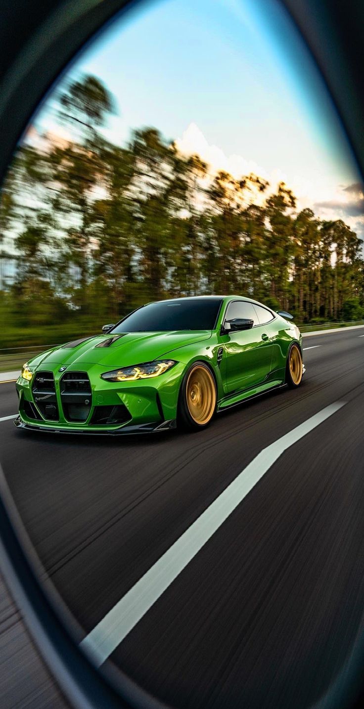 736x1434 BMW M4