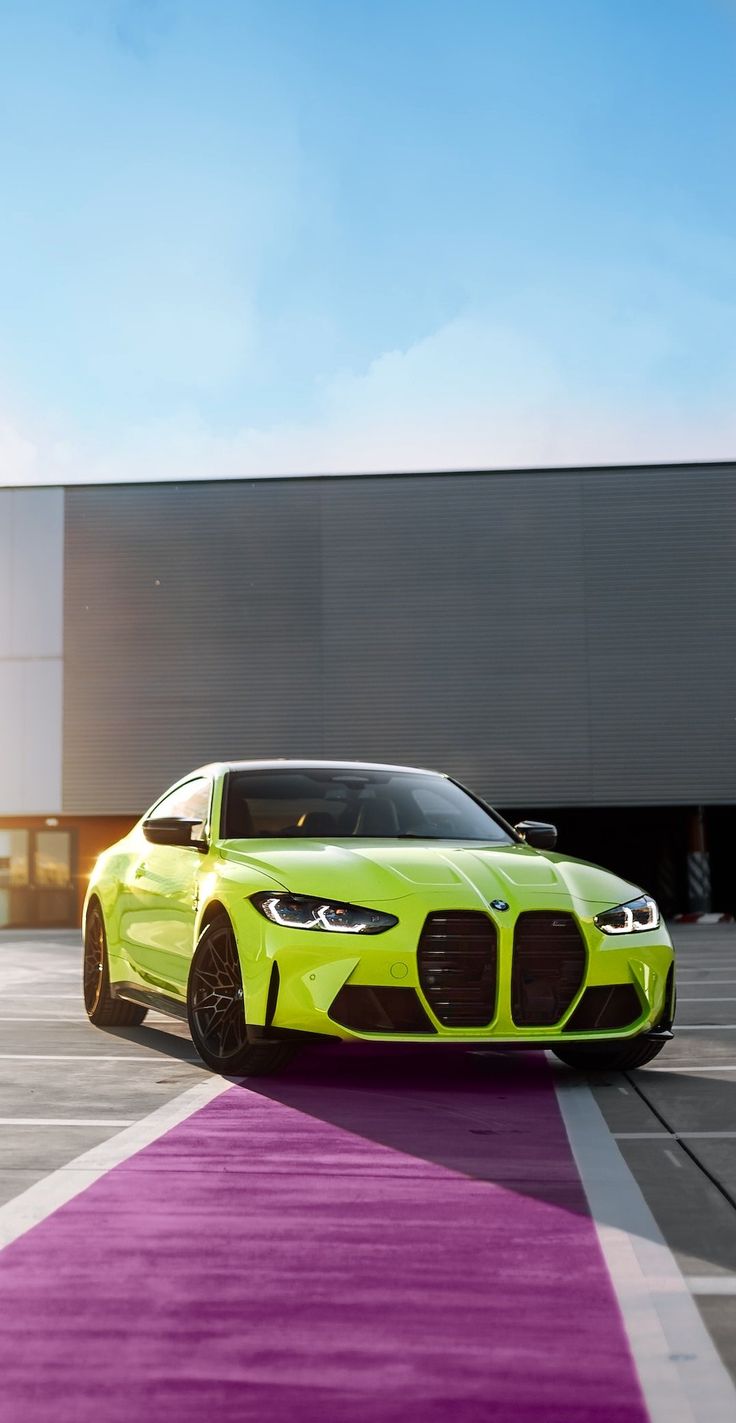 736x1423 BMW M4