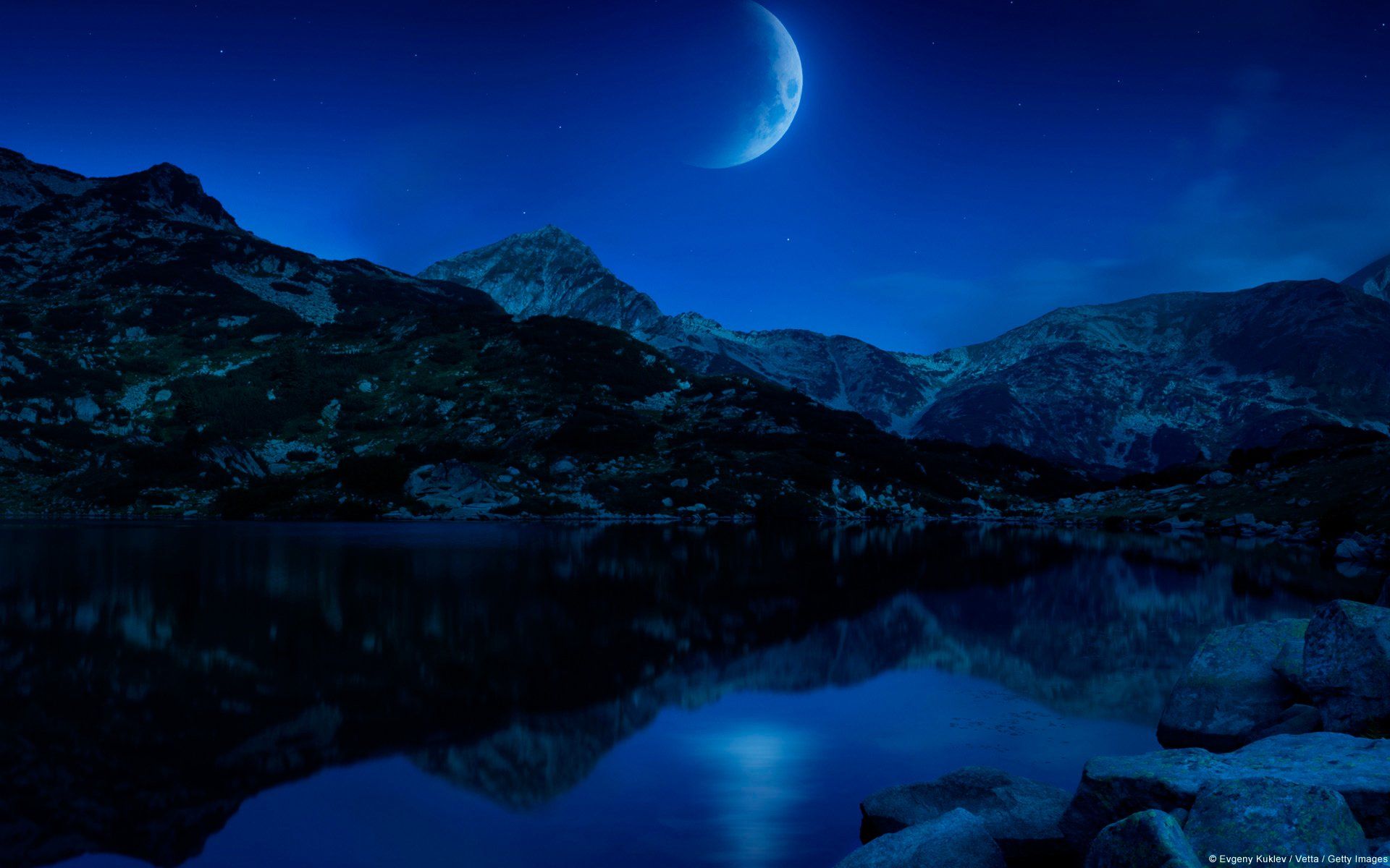 1920x1200 Crescent Moon Over Mystic Mountain Lake