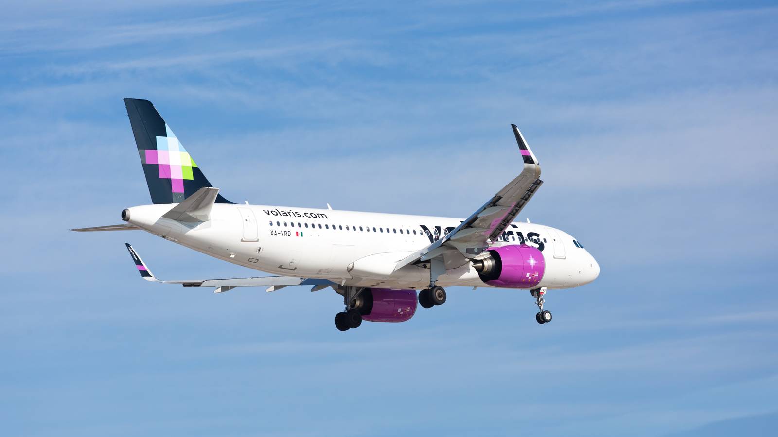 1600x900 Passenger Destroys Volaris Computers And Scanners In Mexico City