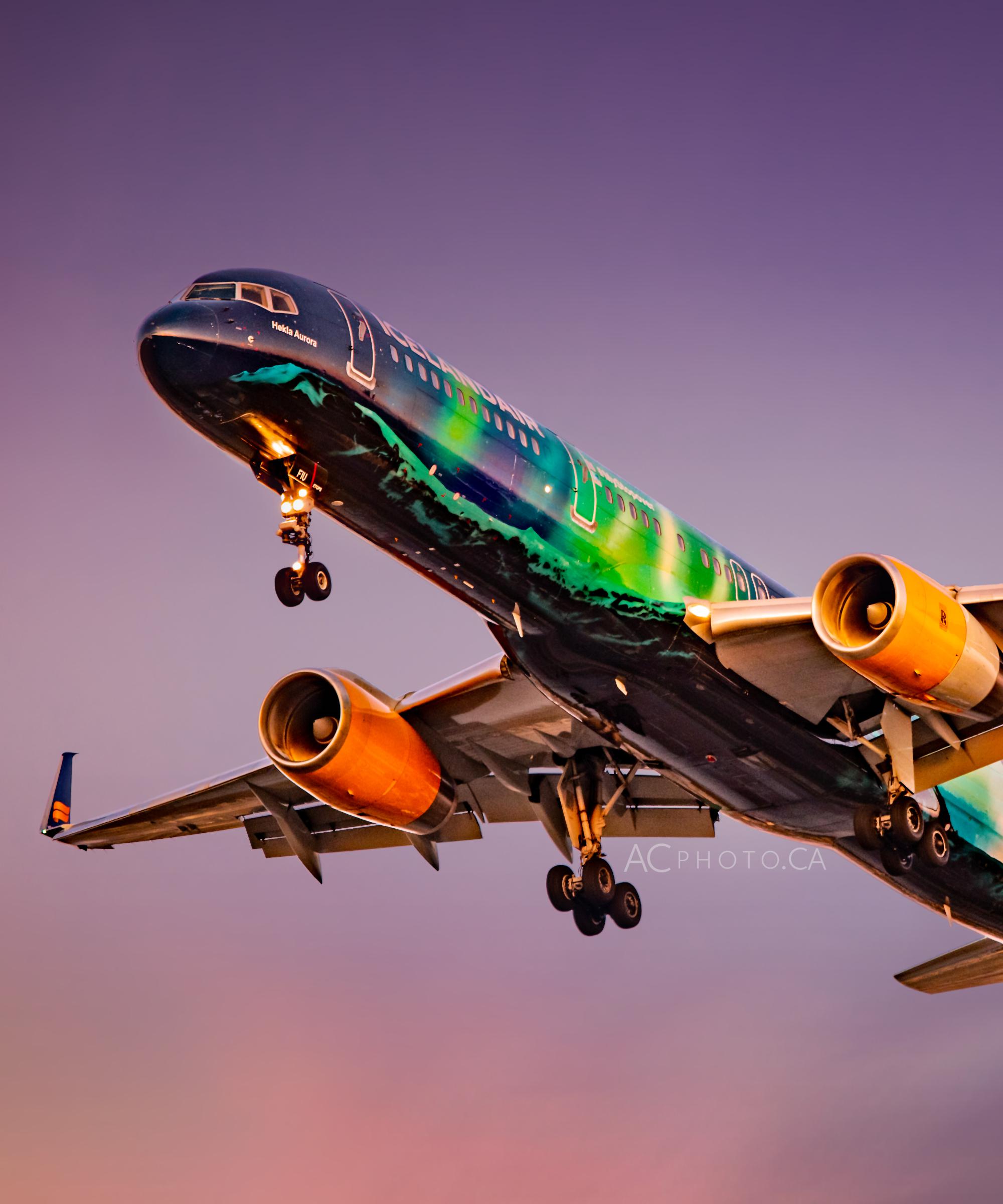 2000x2400 Icelandair's Hekla Aurora at YVR [OC]