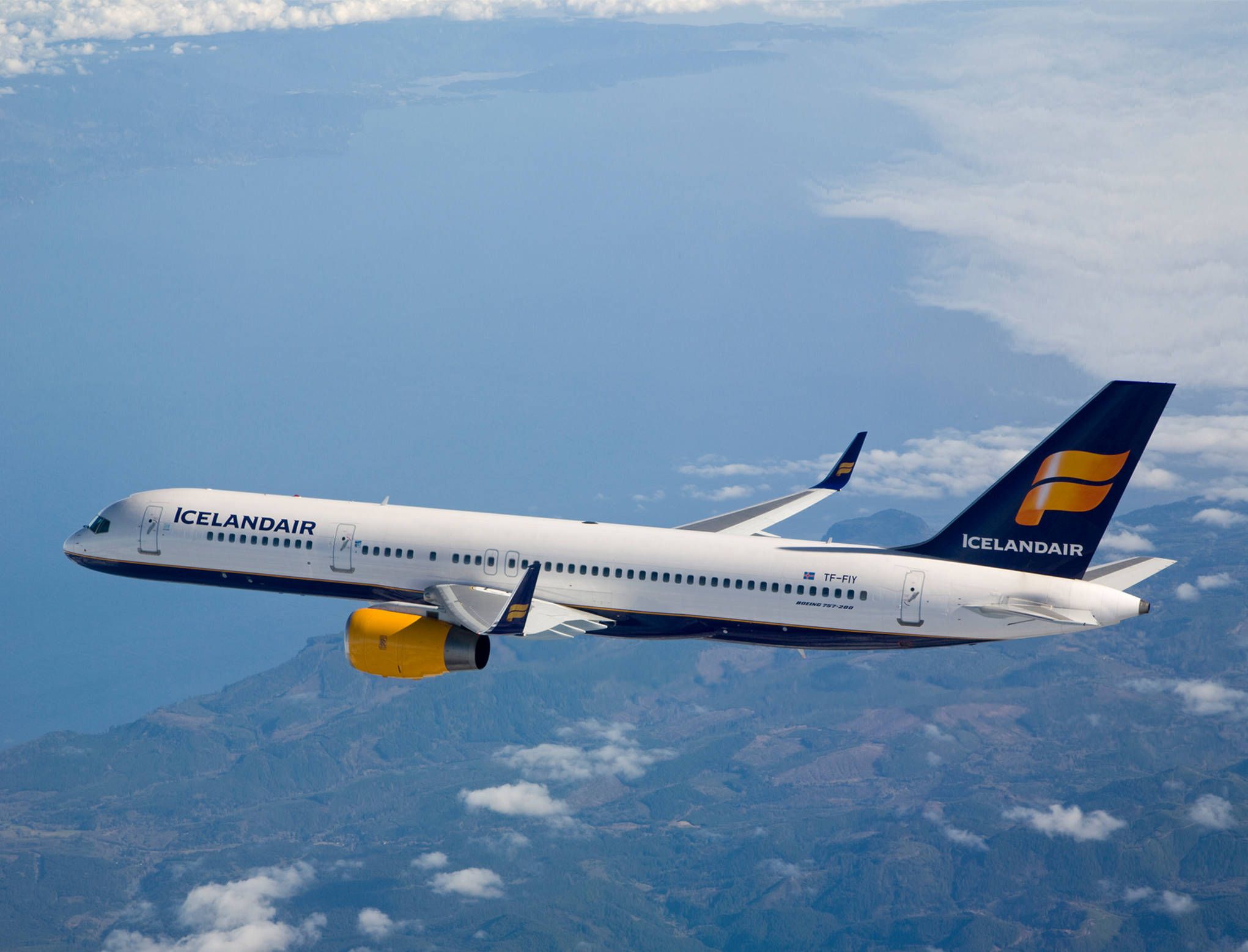 2041x1558 Download Ascending Icelandair Airplane Wallpaper