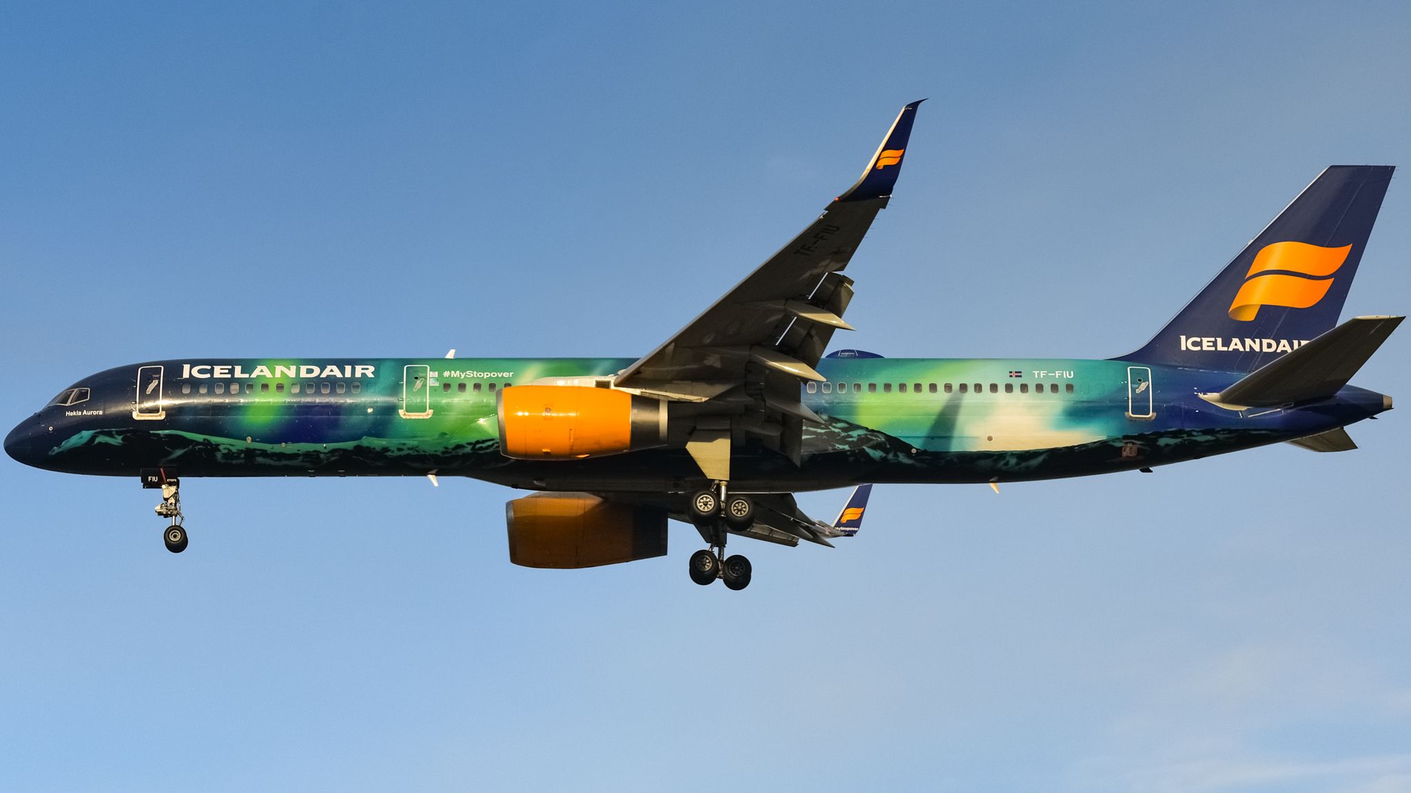 2048x1152 Icelandair Fires all Flight Attendants, Replaces Them With Pilots