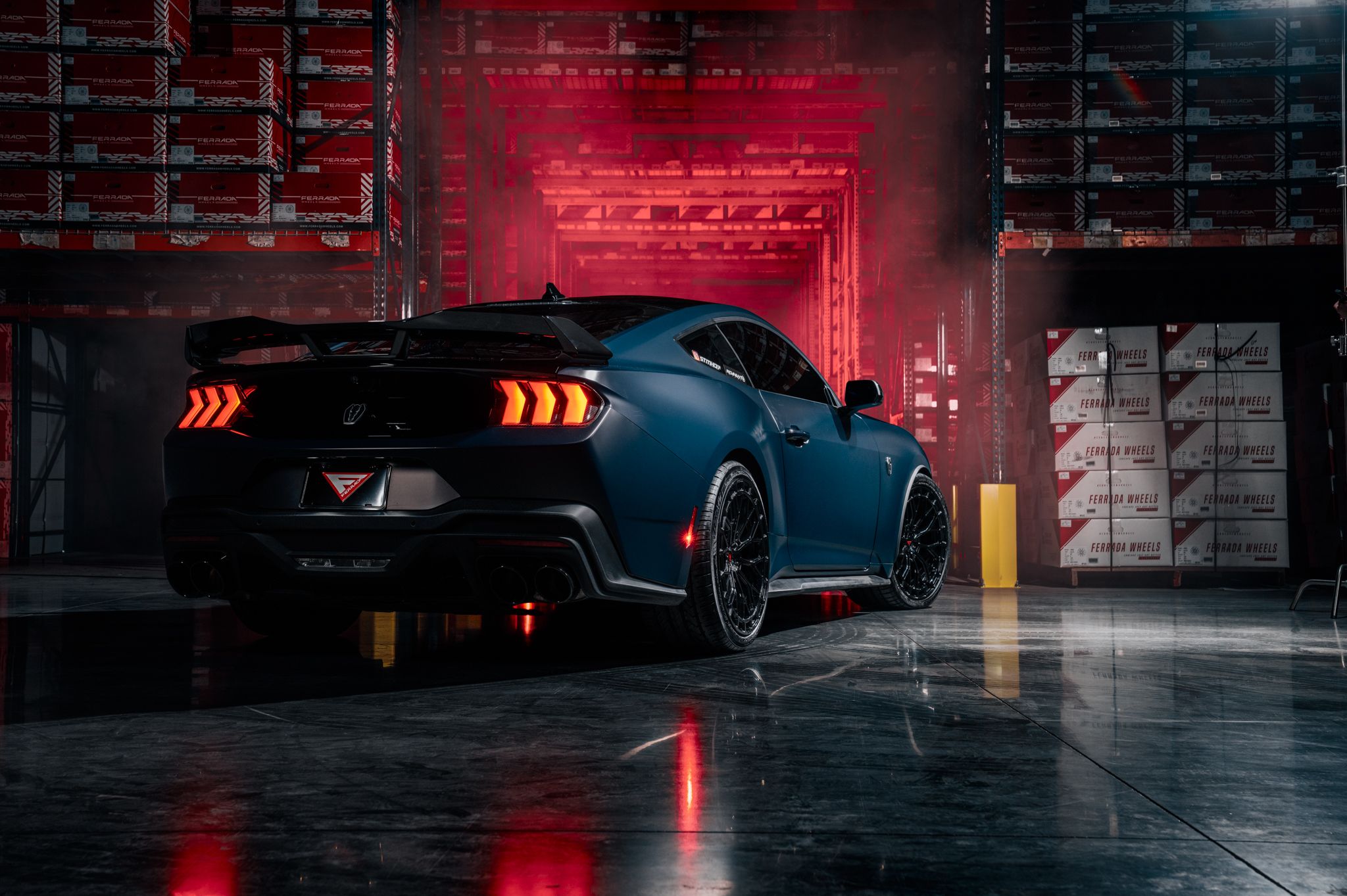 2048x1363 Ford Mustang Dark Horse