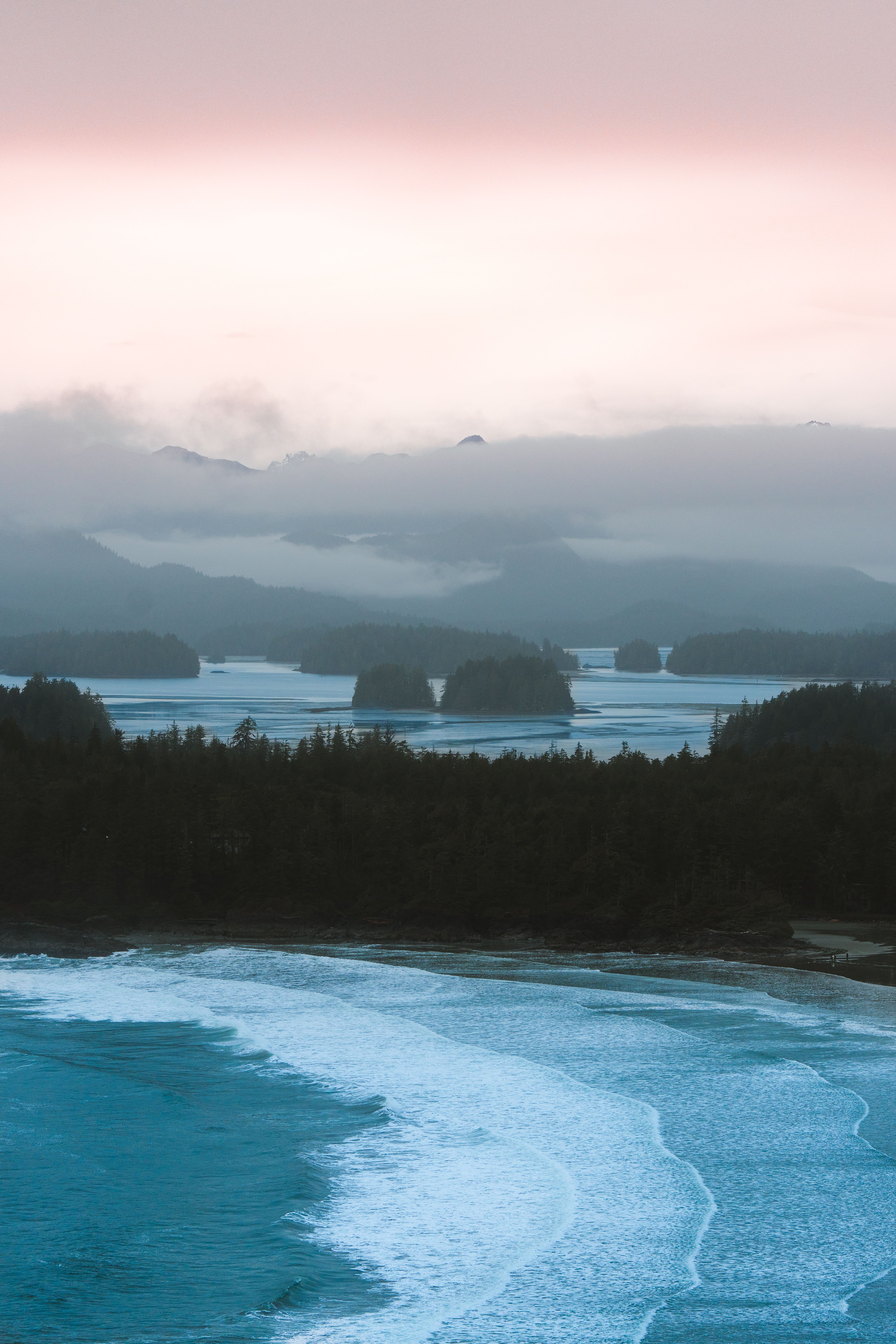 4455x6682 Tofino Island in Canada · Free